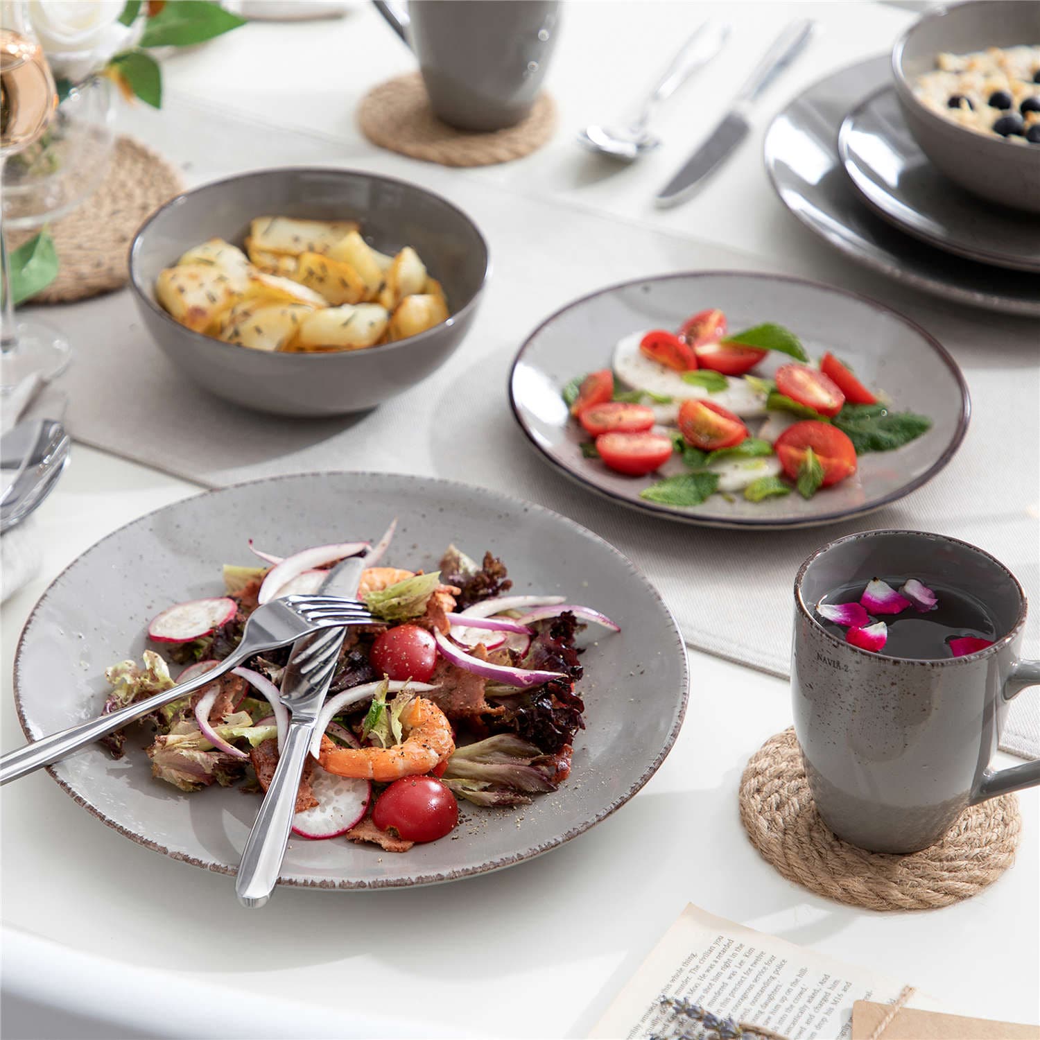 Navia 16 Piece Dinnerware Set