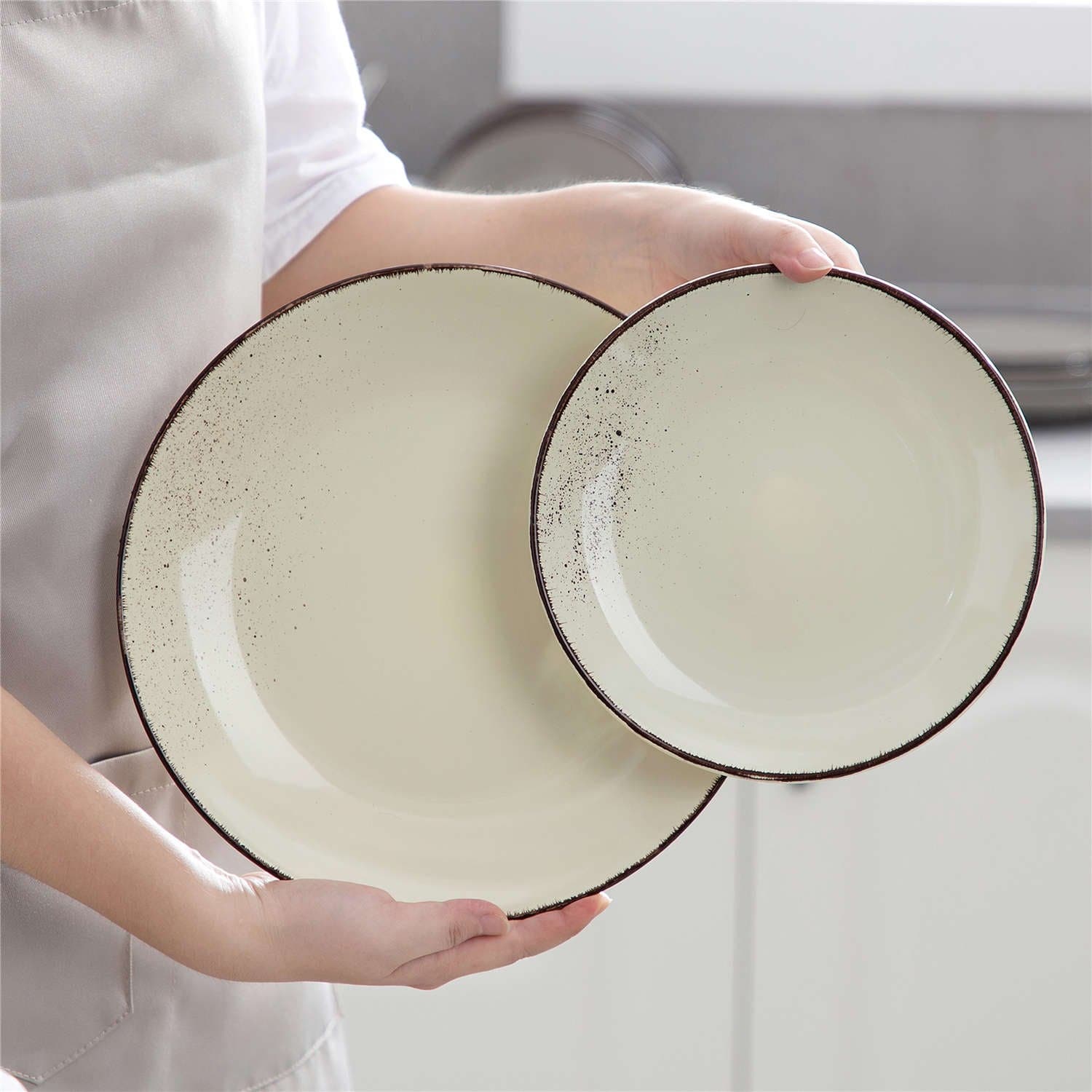 Navia 16 Piece Dinnerware Set