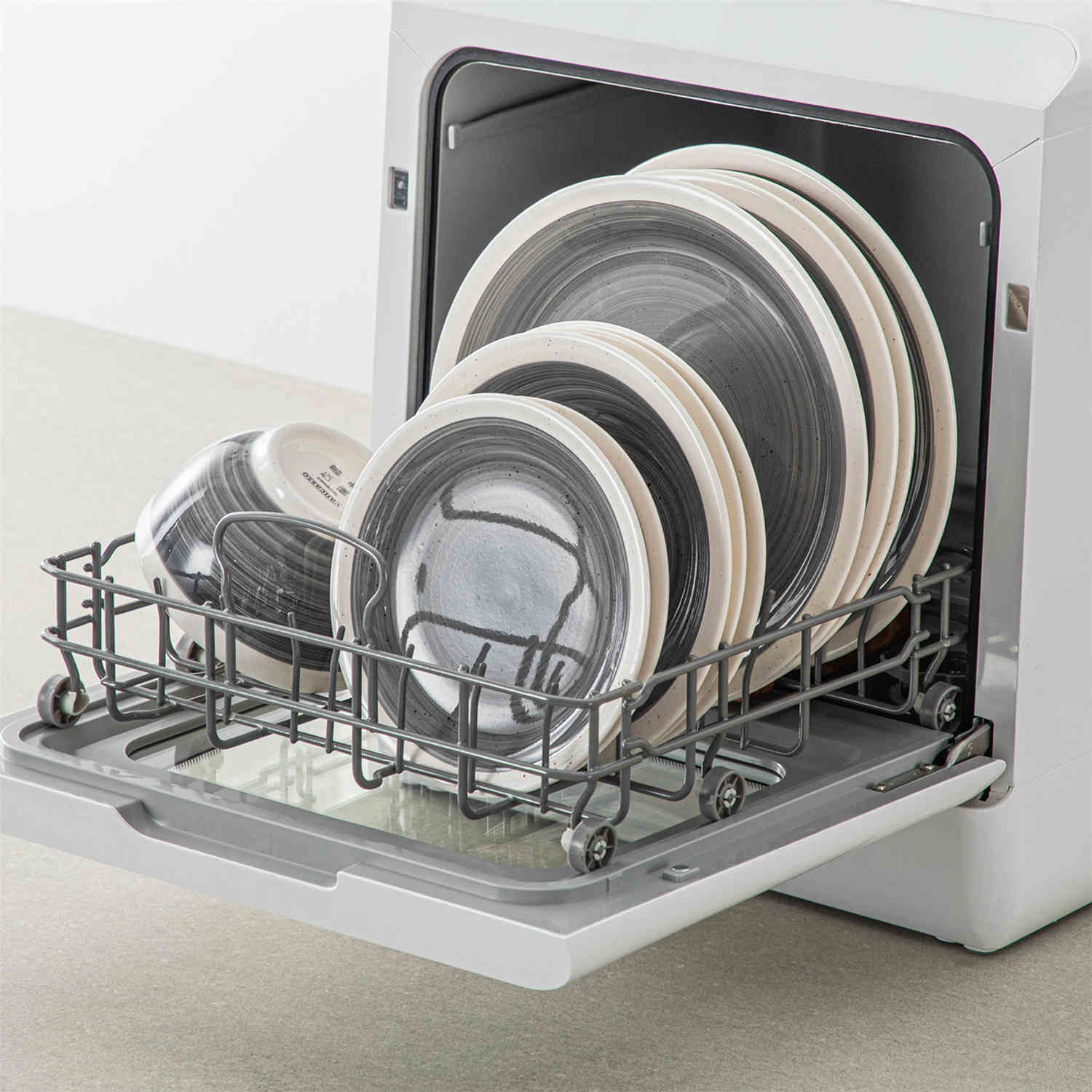 Ori 16 Piece Dinnerware Set