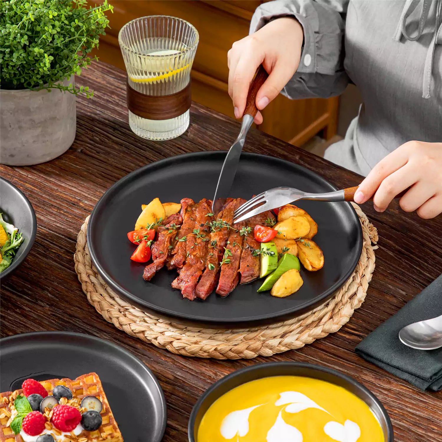 Playa 24 Piece Matte Dinnerware Set