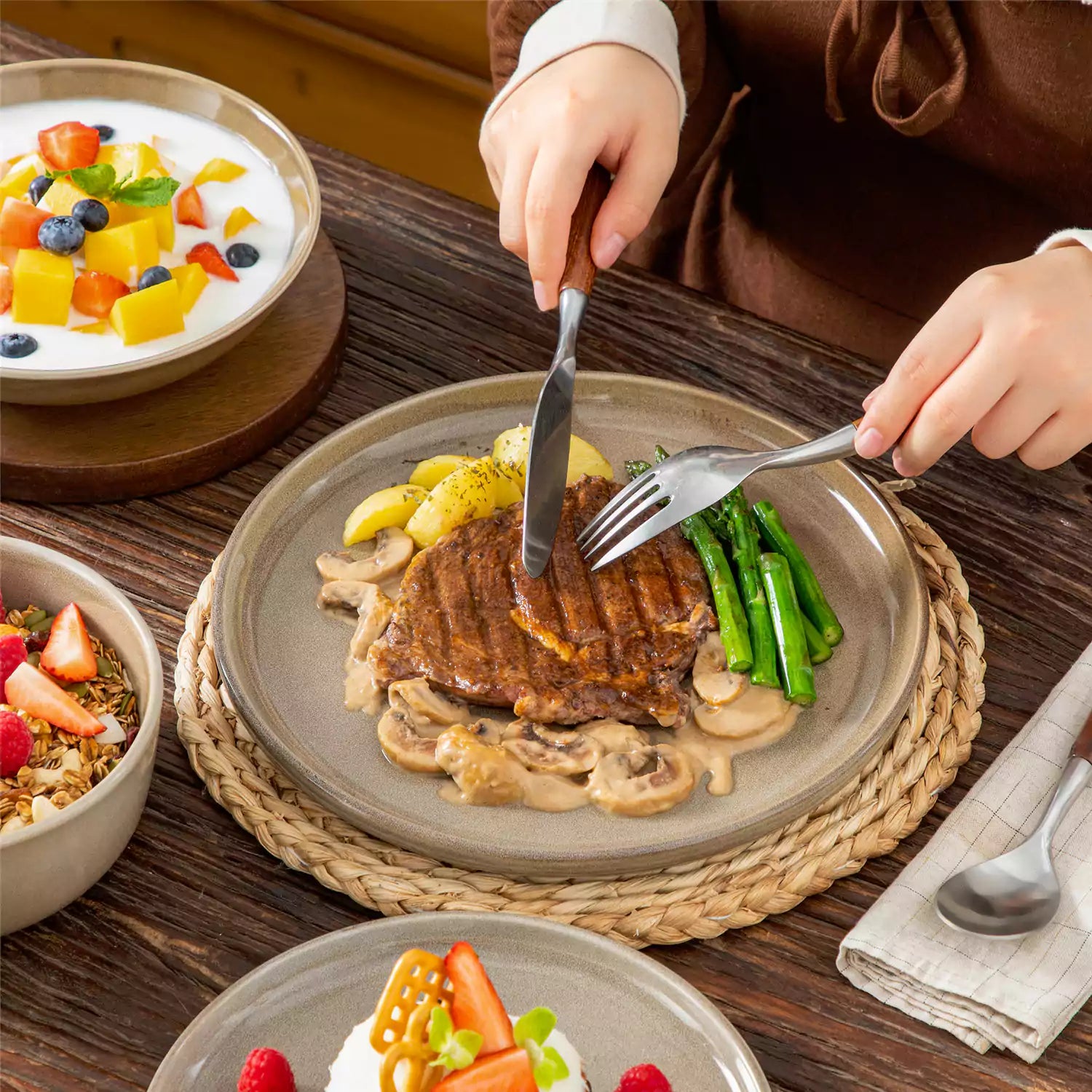 Playa 16 Piece Glossy Dinnerware Set