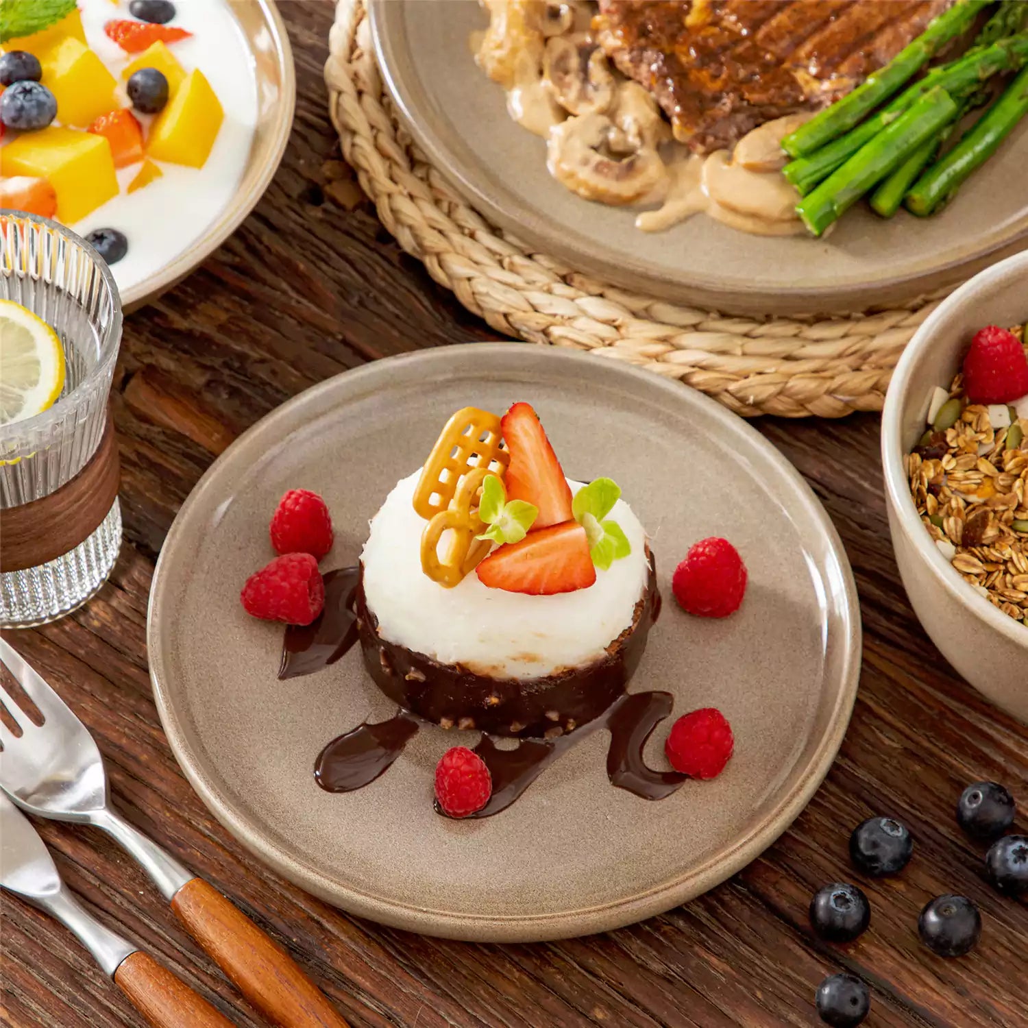 Playa 16 Piece Glossy Dinnerware Set