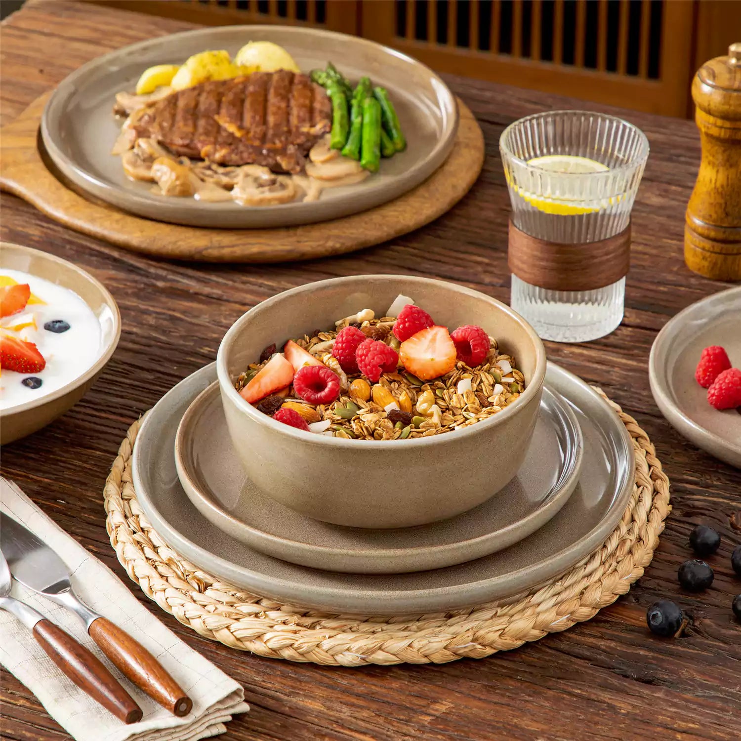 Playa 16 Piece Glossy Dinnerware Set