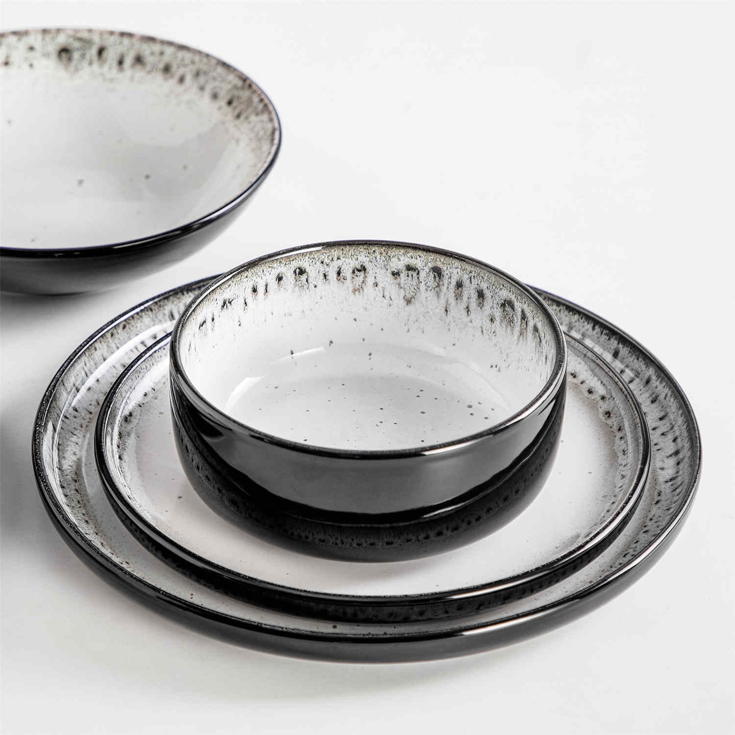 Playa 24 Piece Glossy Dinnerware Set