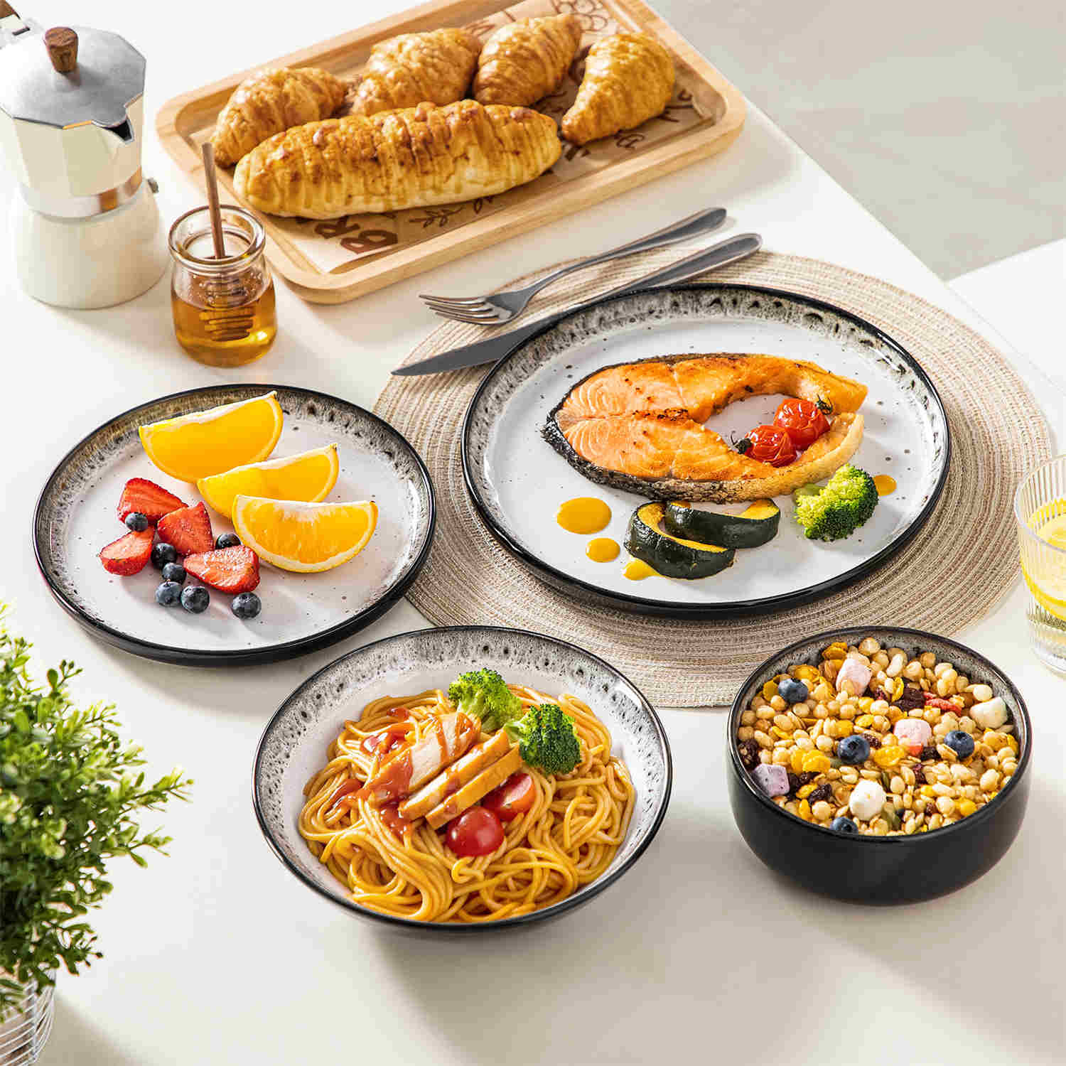 Playa 24 Piece Glossy Dinnerware Set