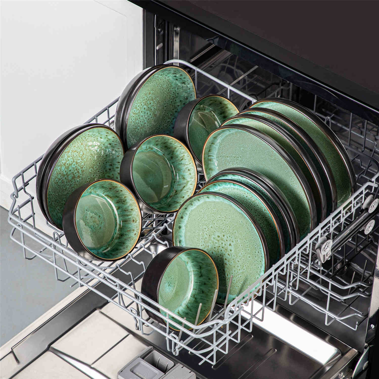 Playa 16 Piece Glossy Dinnerware Set