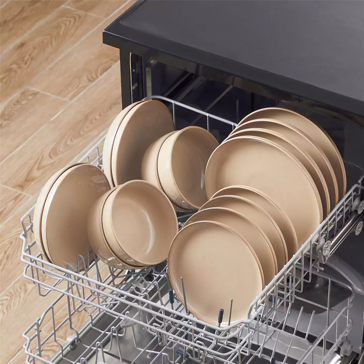 Playa 24 Piece Glossy Dinnerware Set