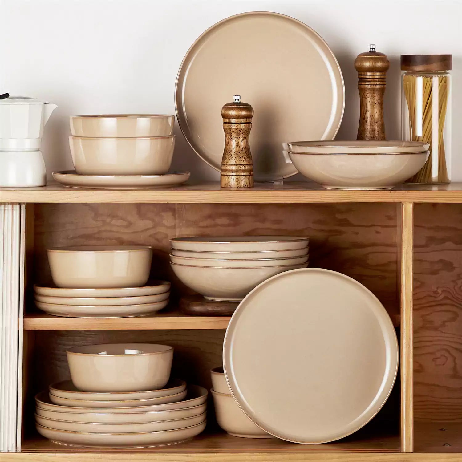 Playa 24 Piece Glossy Dinnerware Set