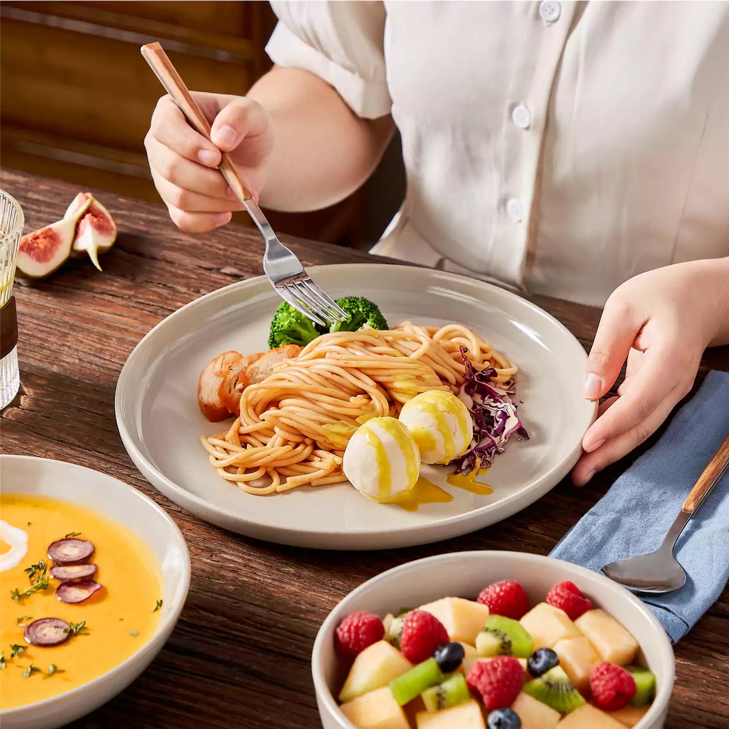 Playa 16 Piece Glossy Dinnerware Set