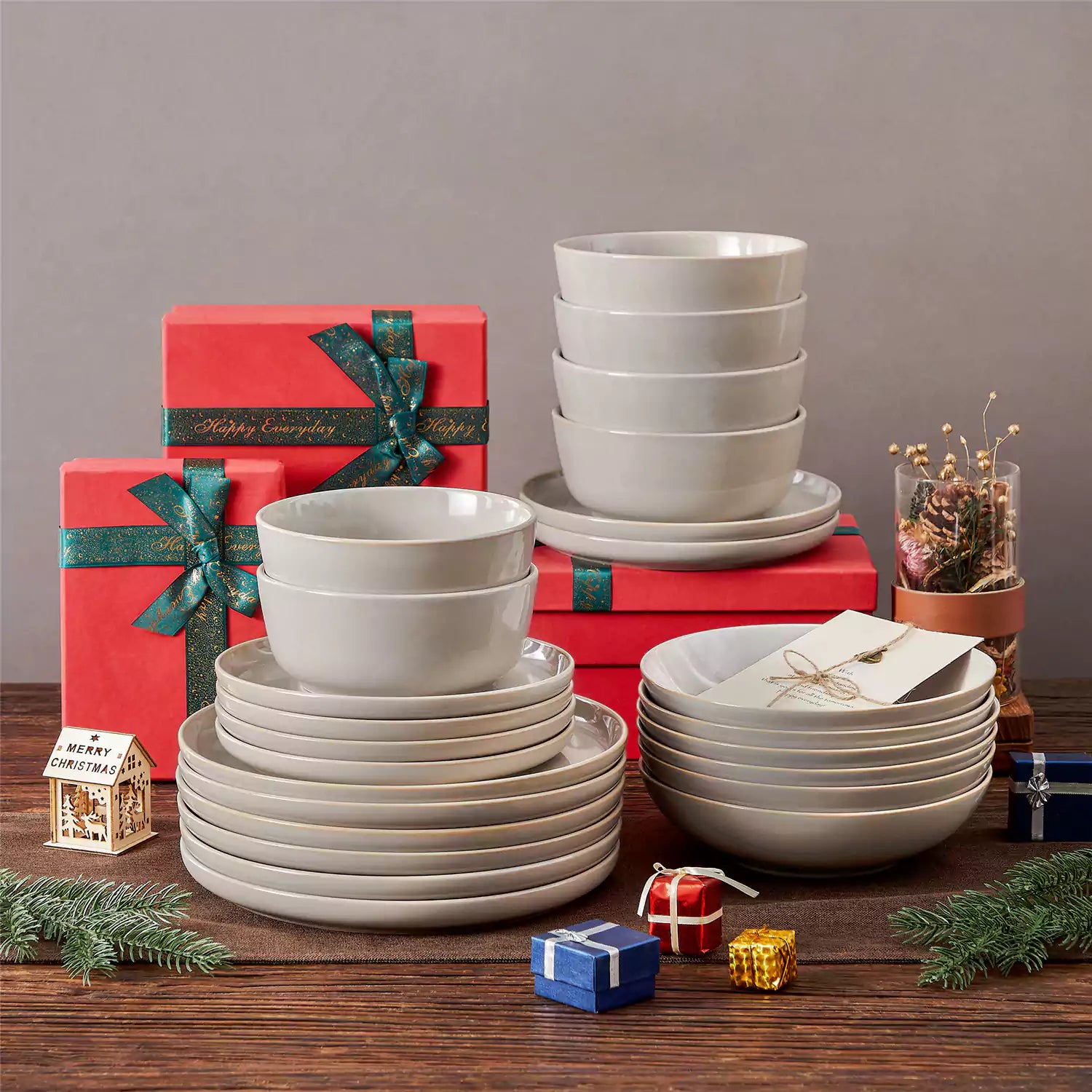 Playa 24 Piece Glossy Dinnerware Set