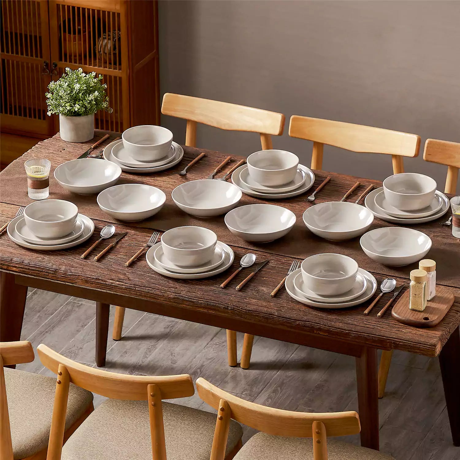 Playa 24 Piece Glossy Dinnerware Set