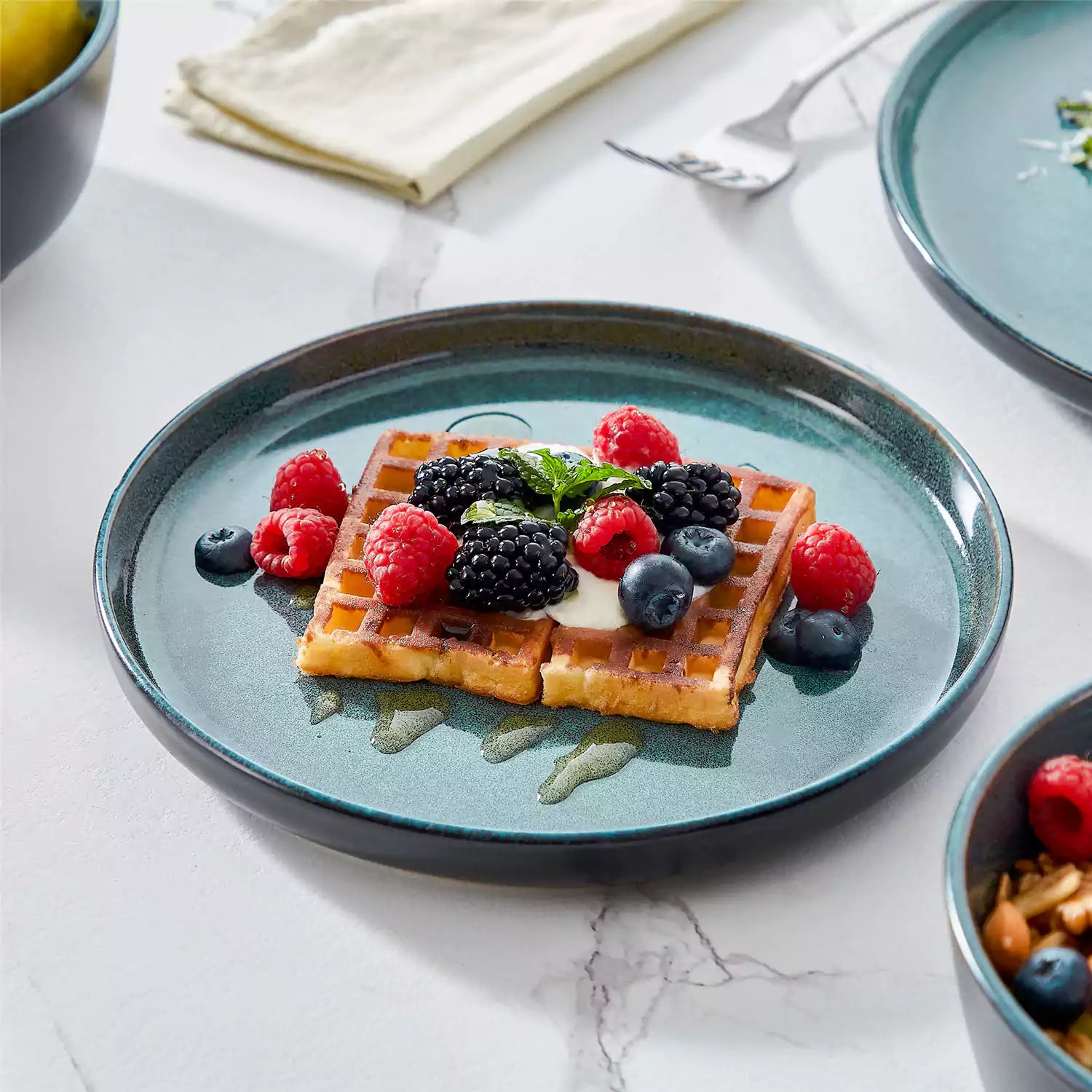 Playa 24 Piece Glossy Dinnerware Set