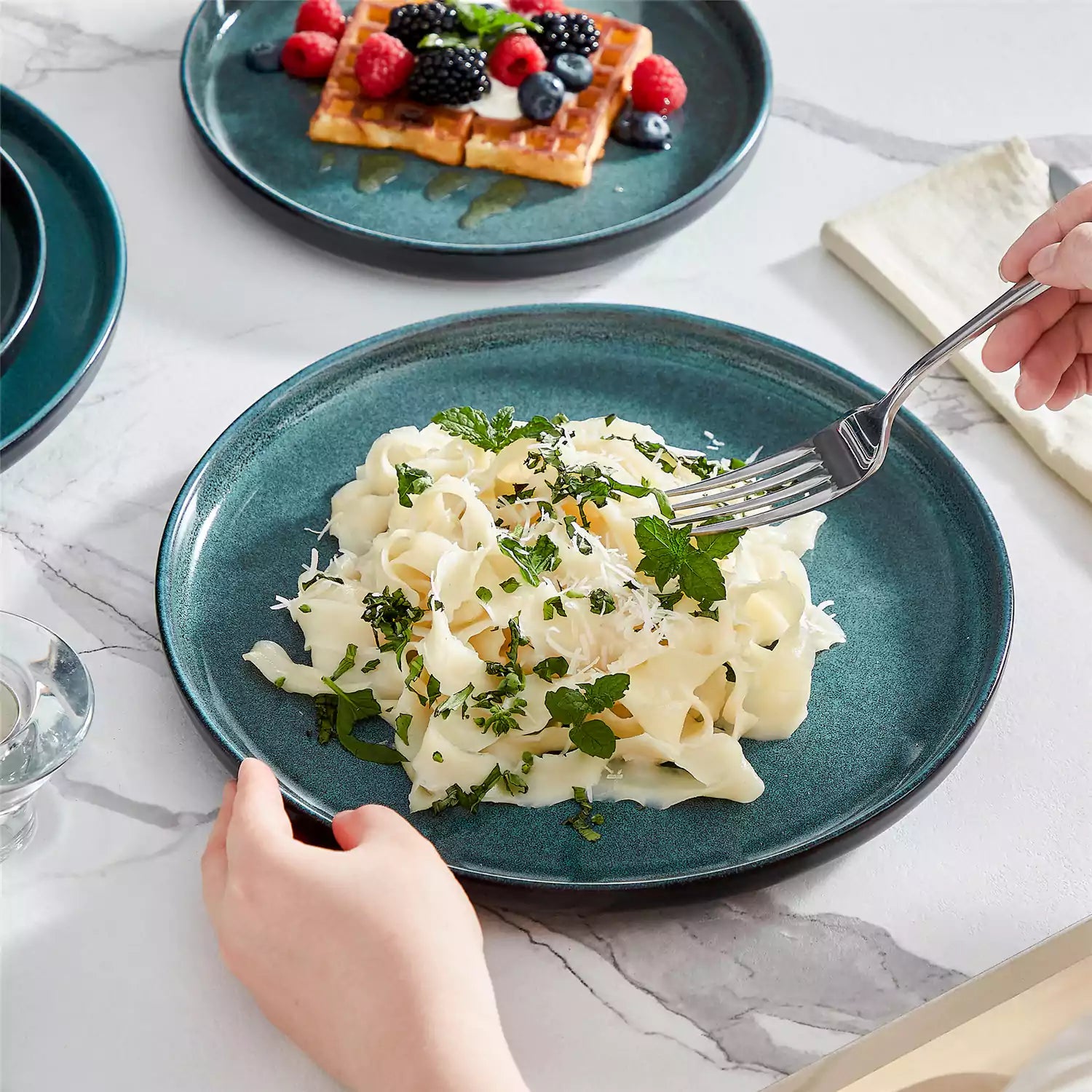 Playa 24 Piece Glossy Dinnerware Set