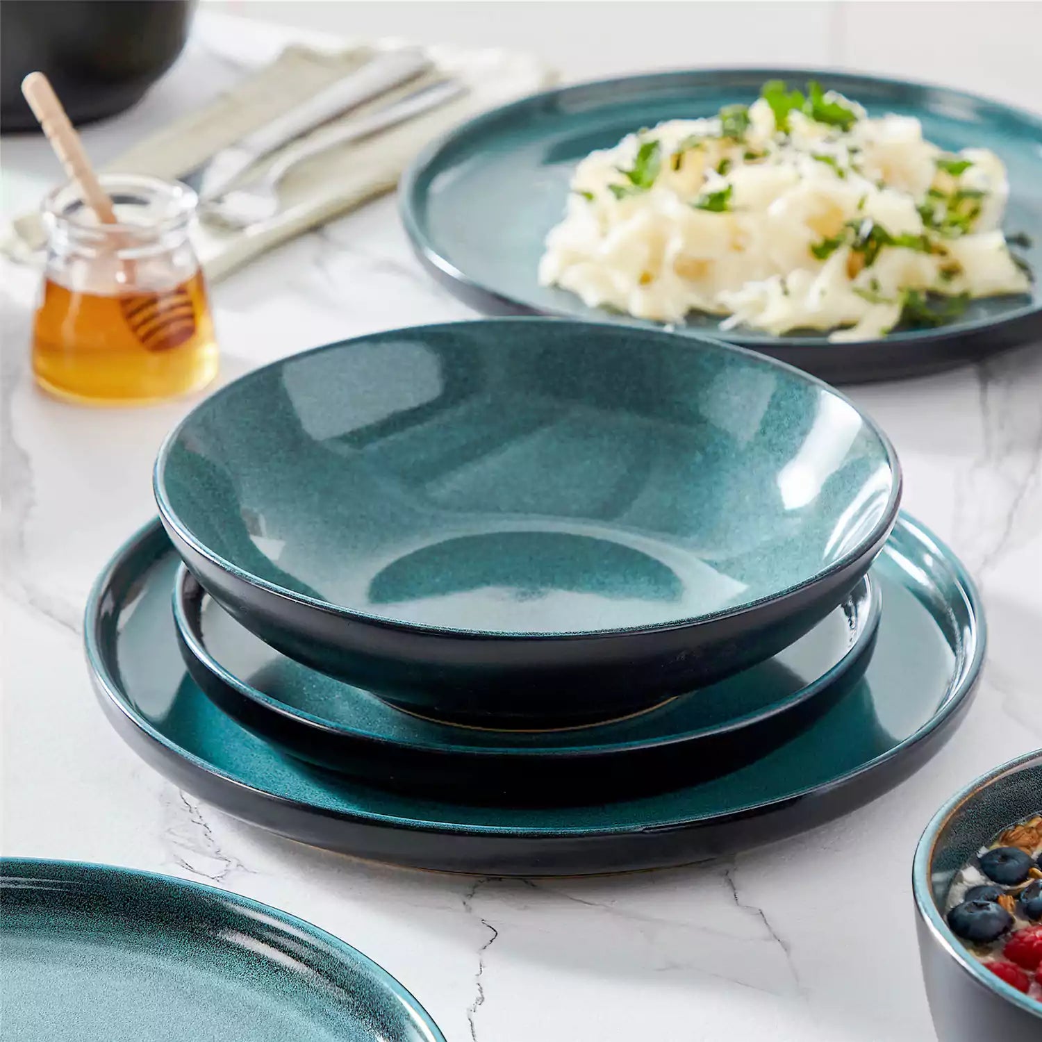 Playa 24 Piece Glossy Dinnerware Set