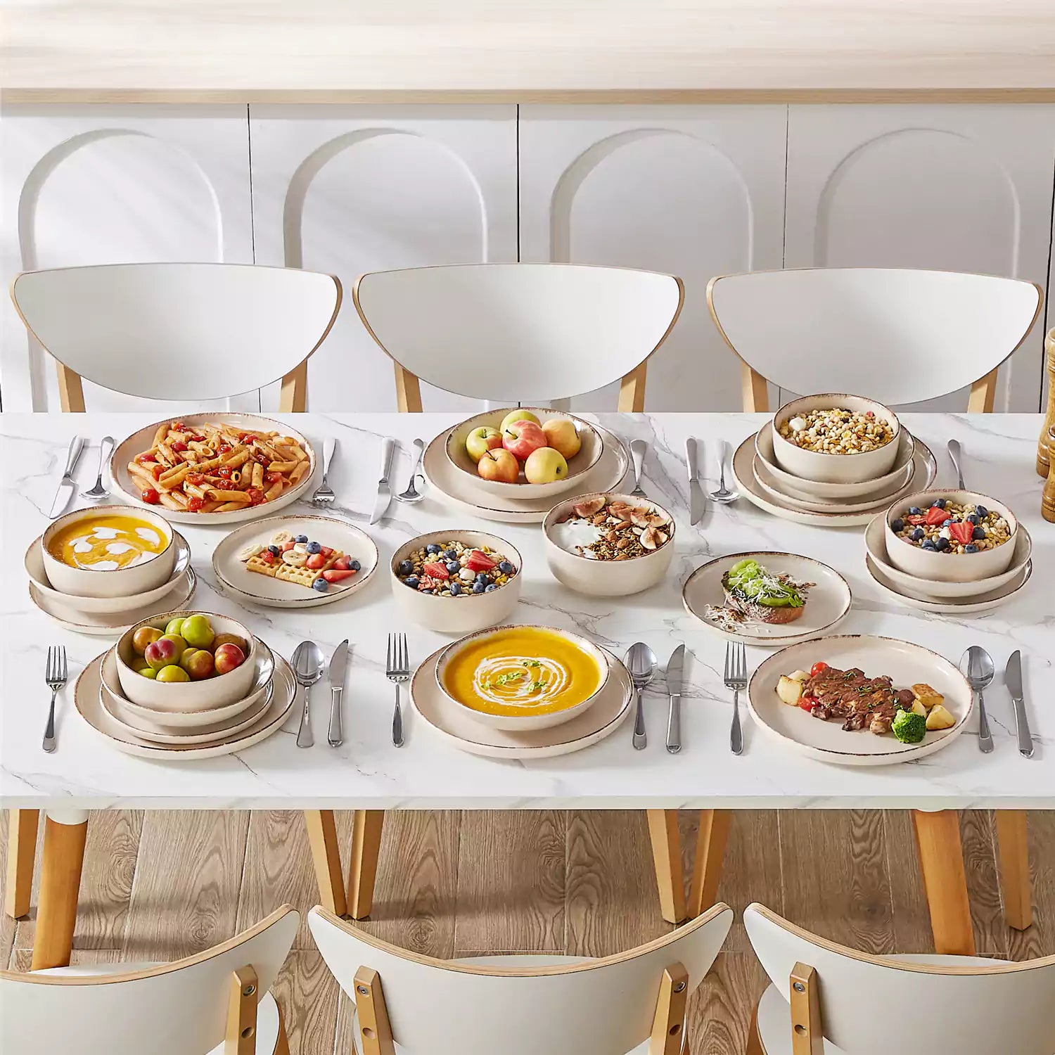 Plays 24 Piece Dinnerware Set