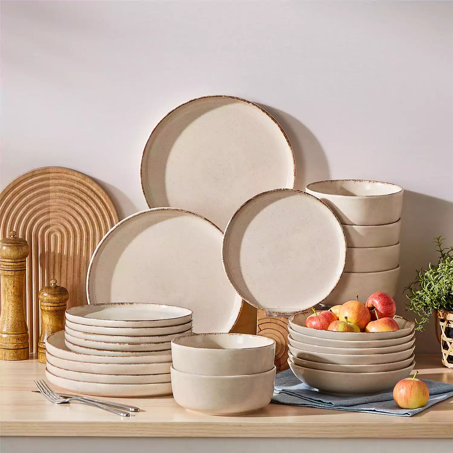 Plays 24 Piece Dinnerware Set