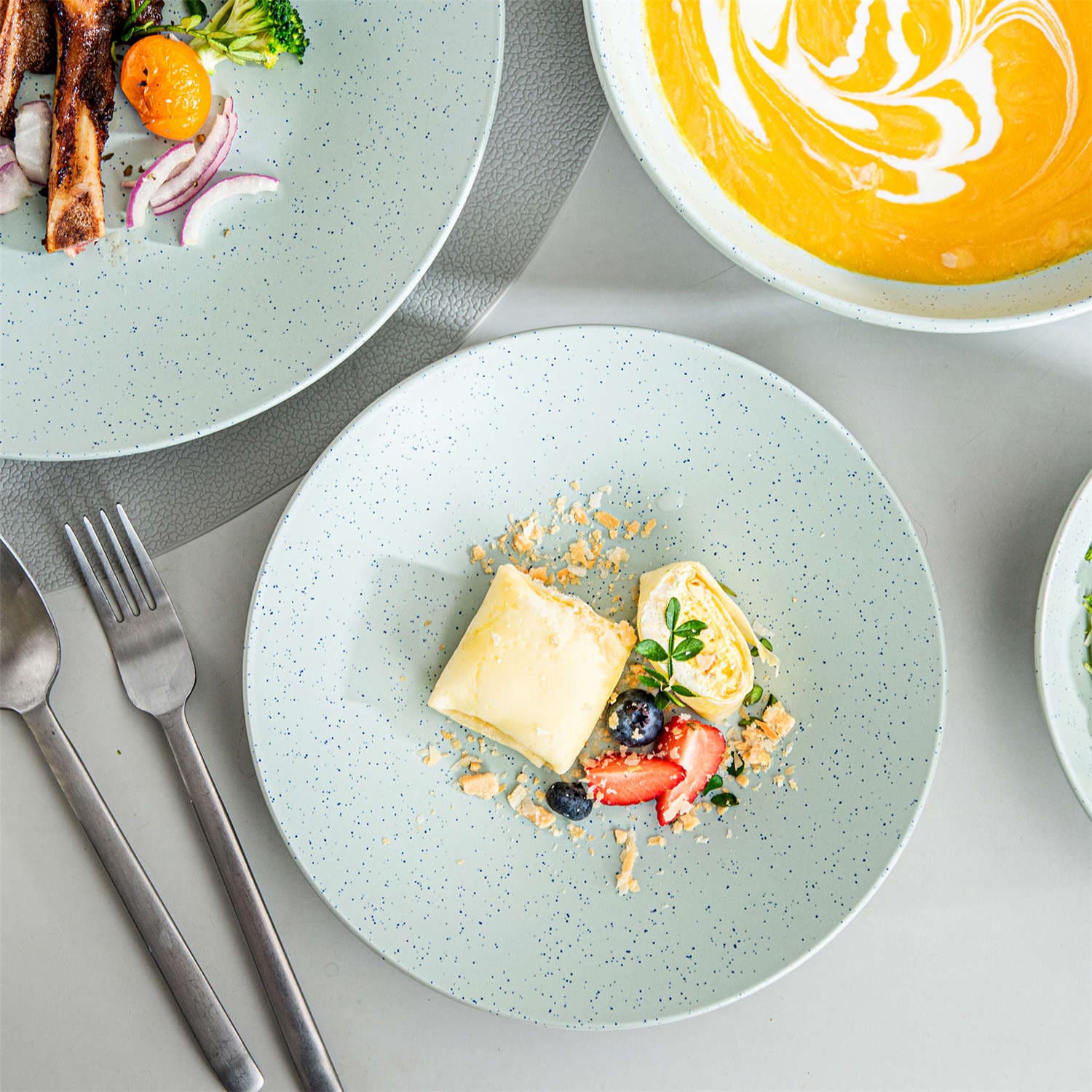 Sabine 16 Piece Dinnerware Set