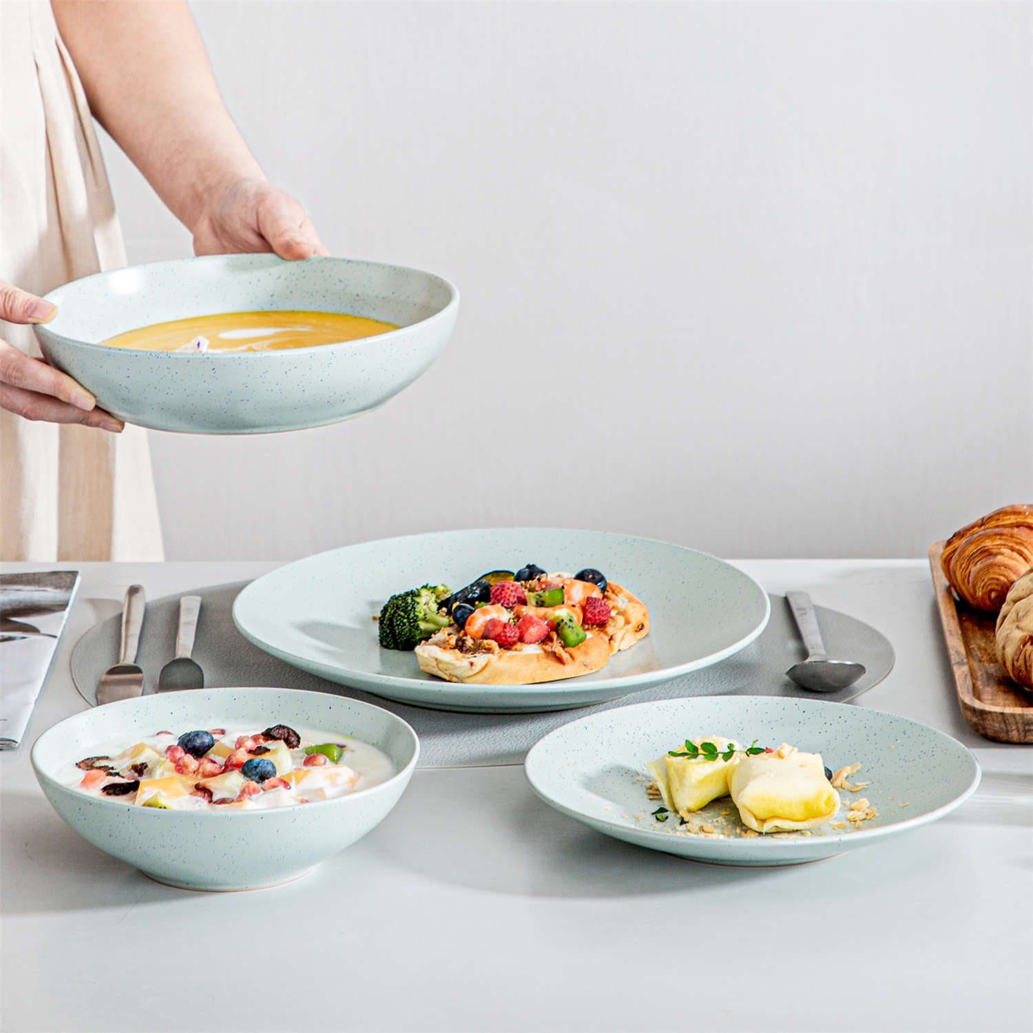 Sabine 16 Piece Dinnerware Set