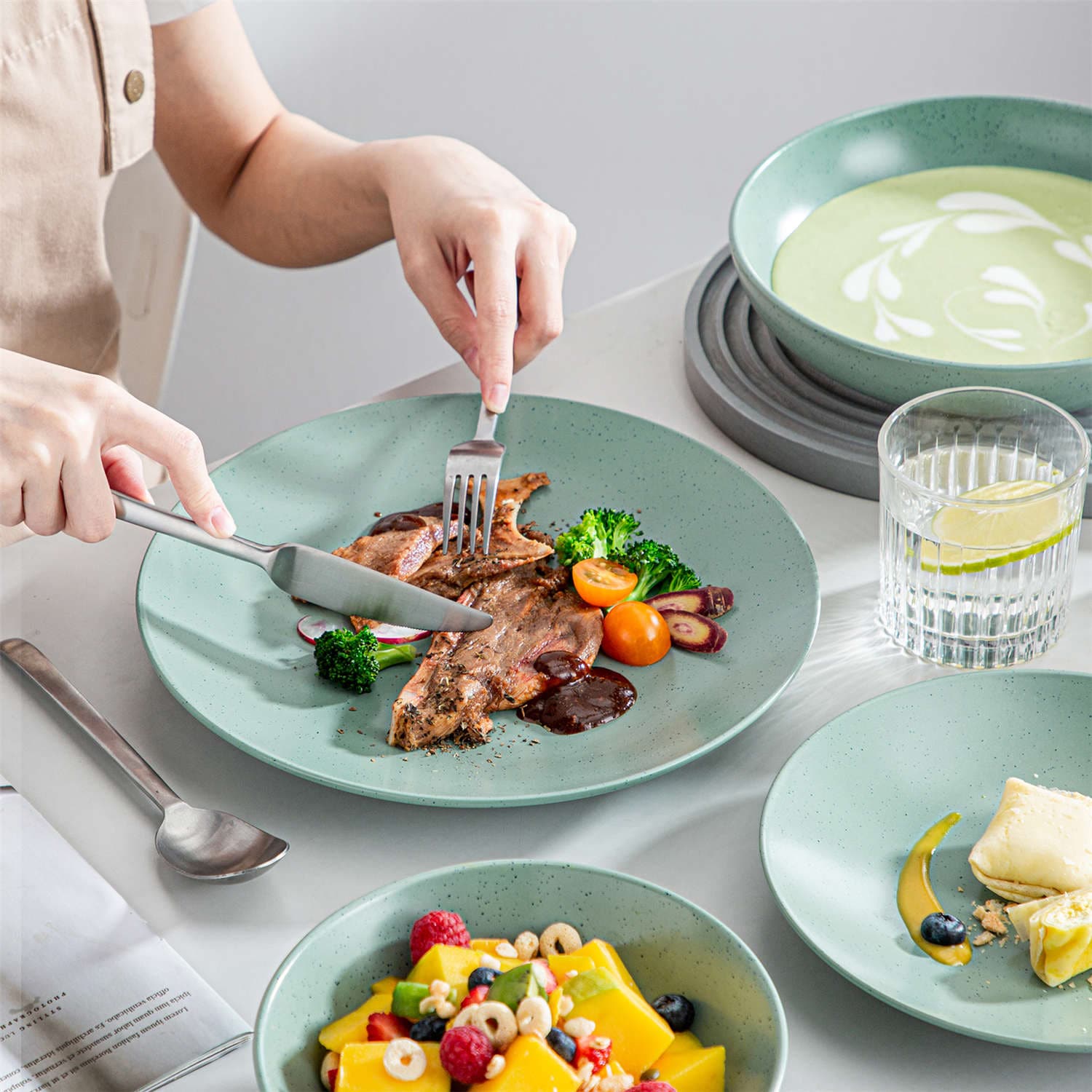 Sabine 16 Piece Dinnerware Set