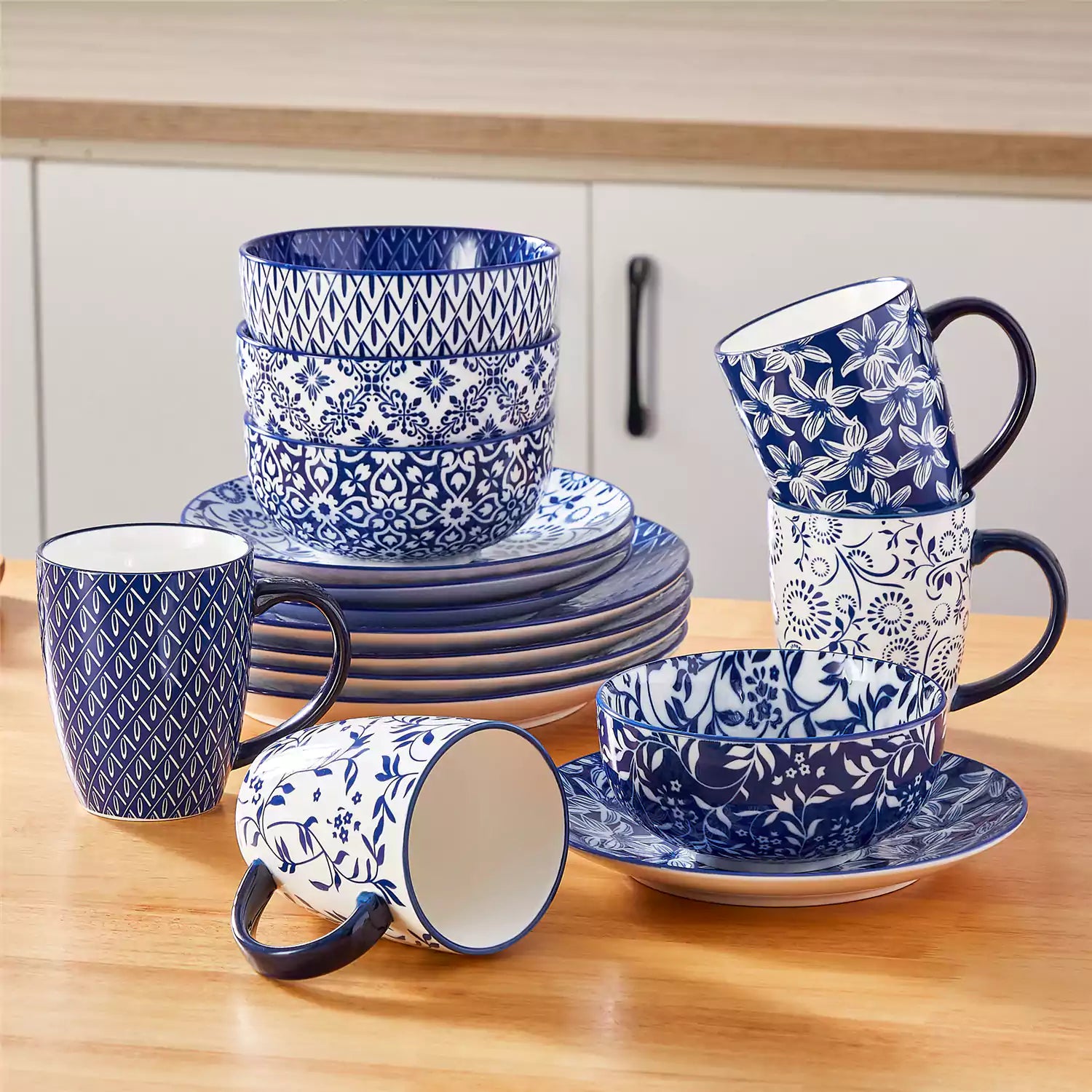 Selene 16 Piece Dinnerware Set