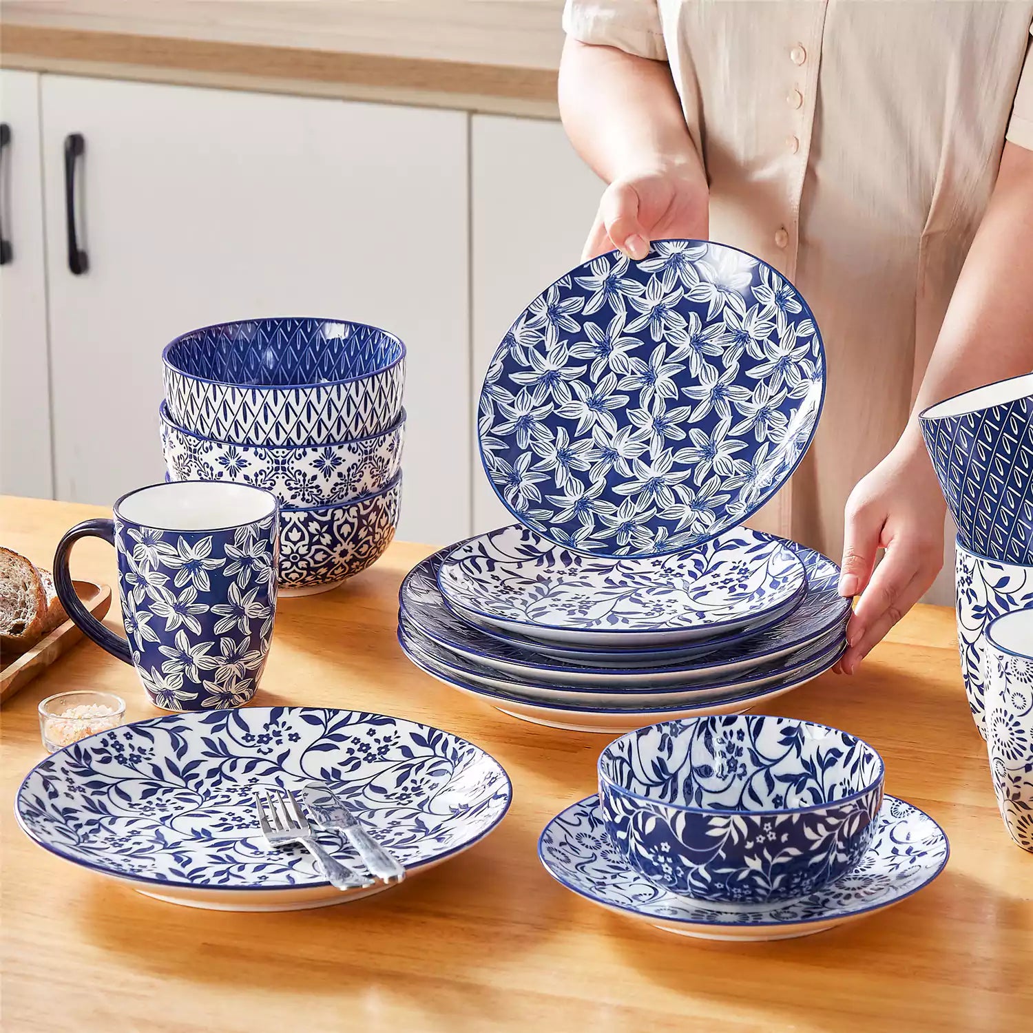 Selene 16 Piece Dinnerware Set