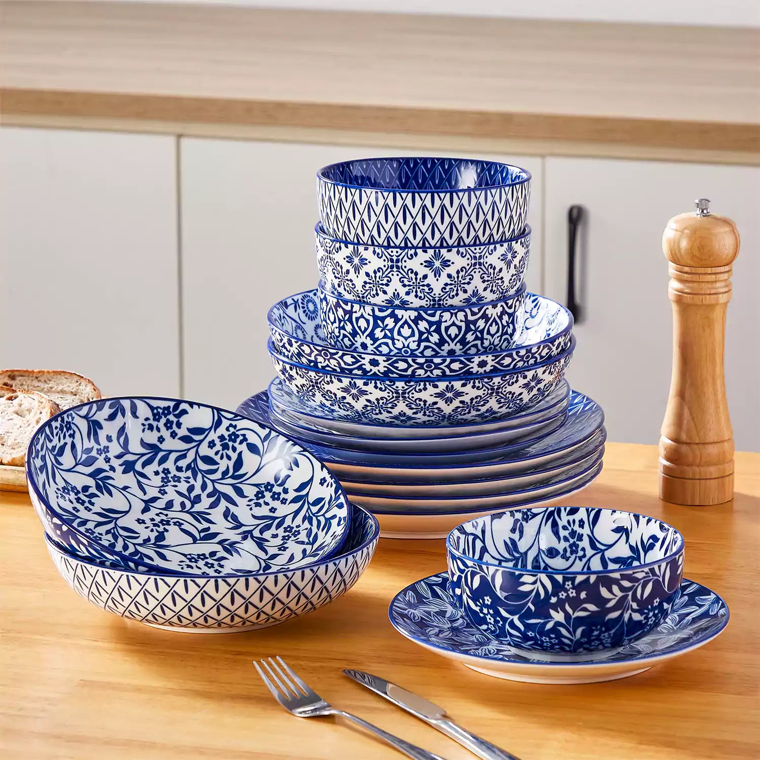Selene 16 Piece Dinnerware Set