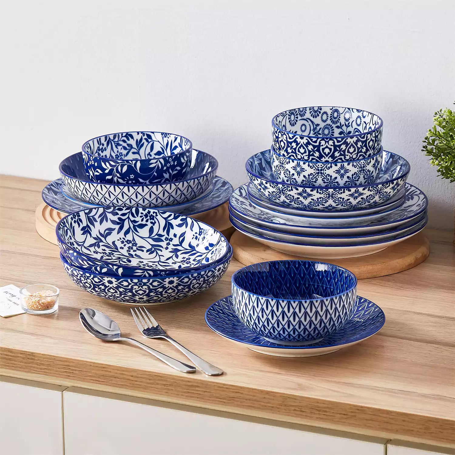 Selene 16 Piece Dinnerware Set