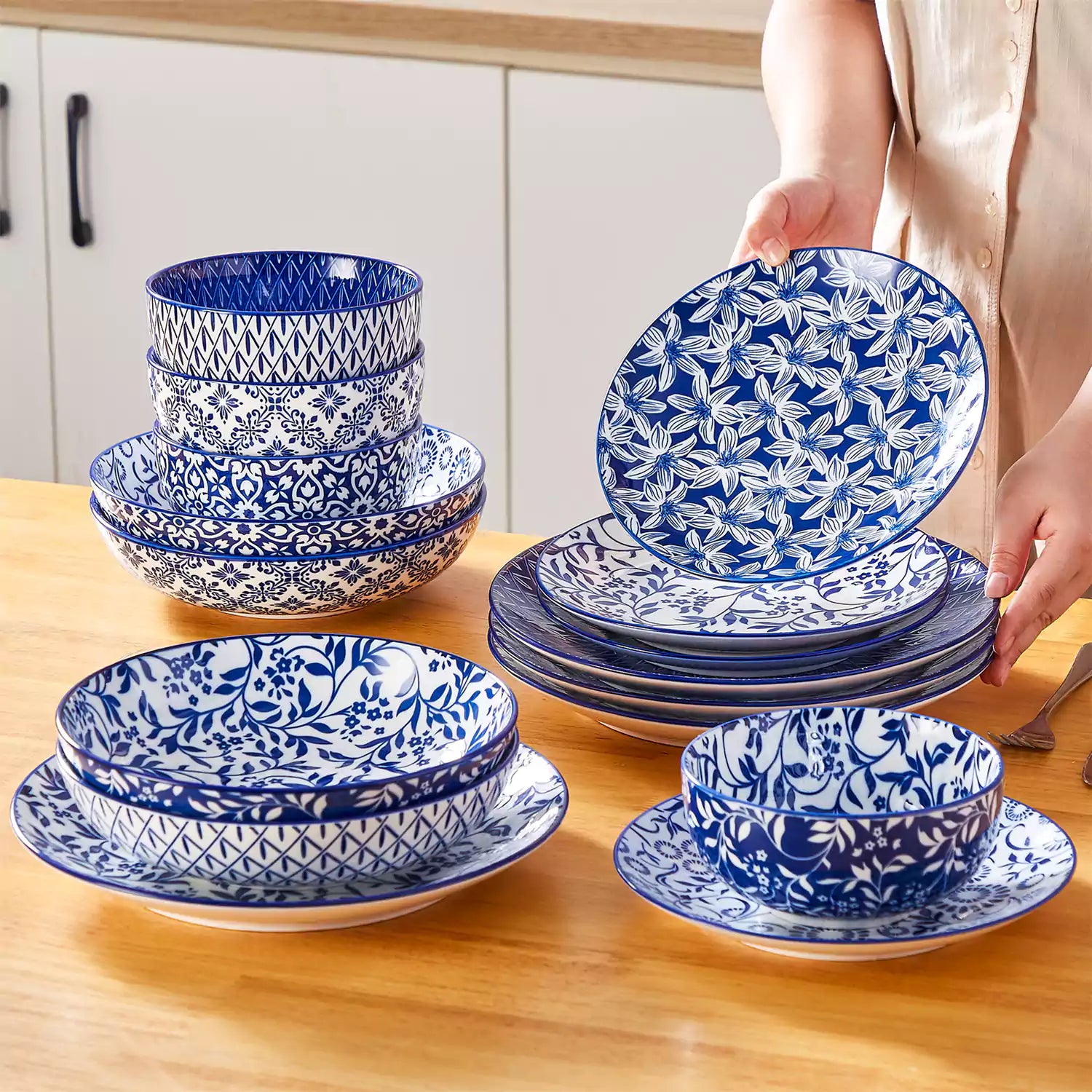 Selene 16 Piece Dinnerware Set