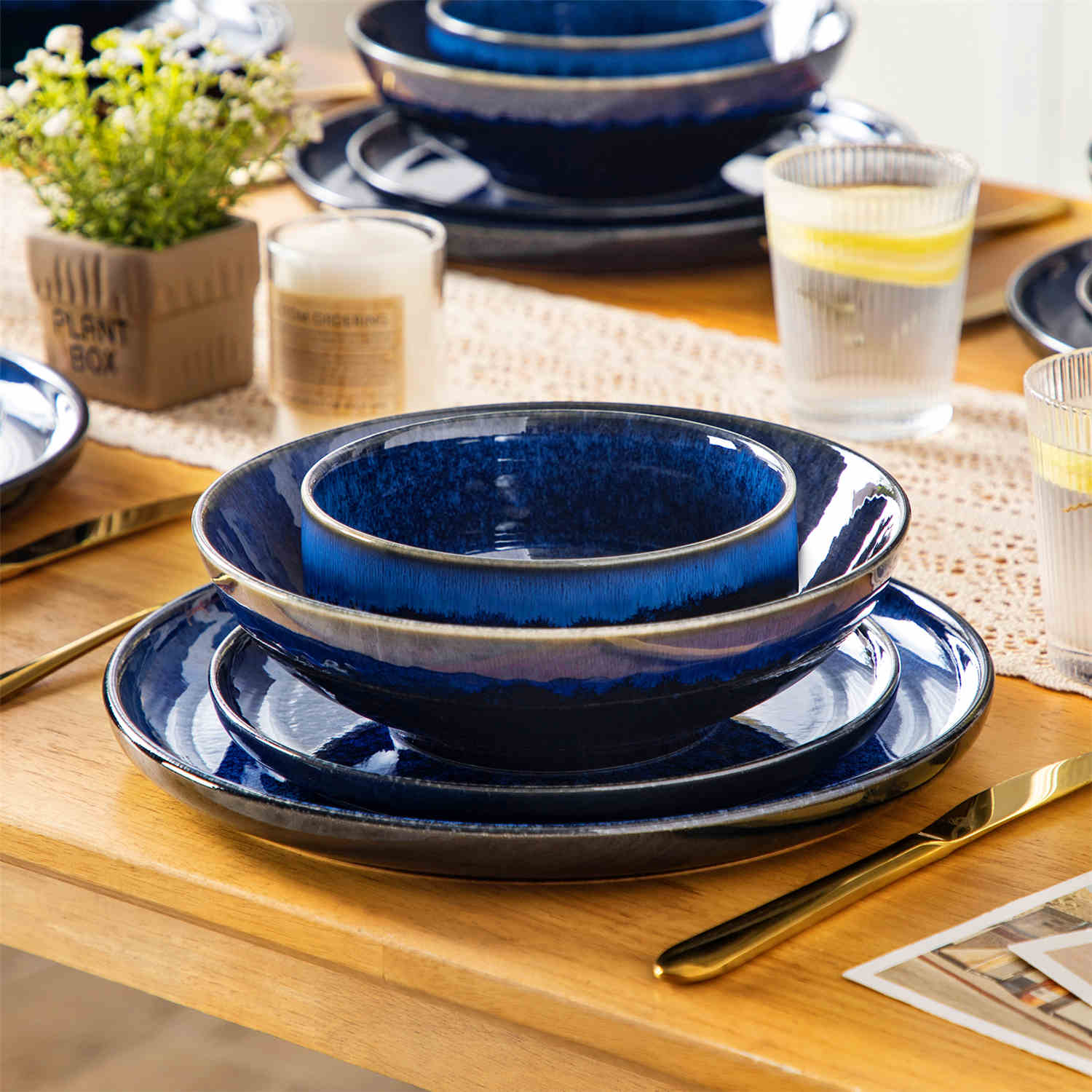 Starry Lipped-Edge 24 Piece Dinnerware Set