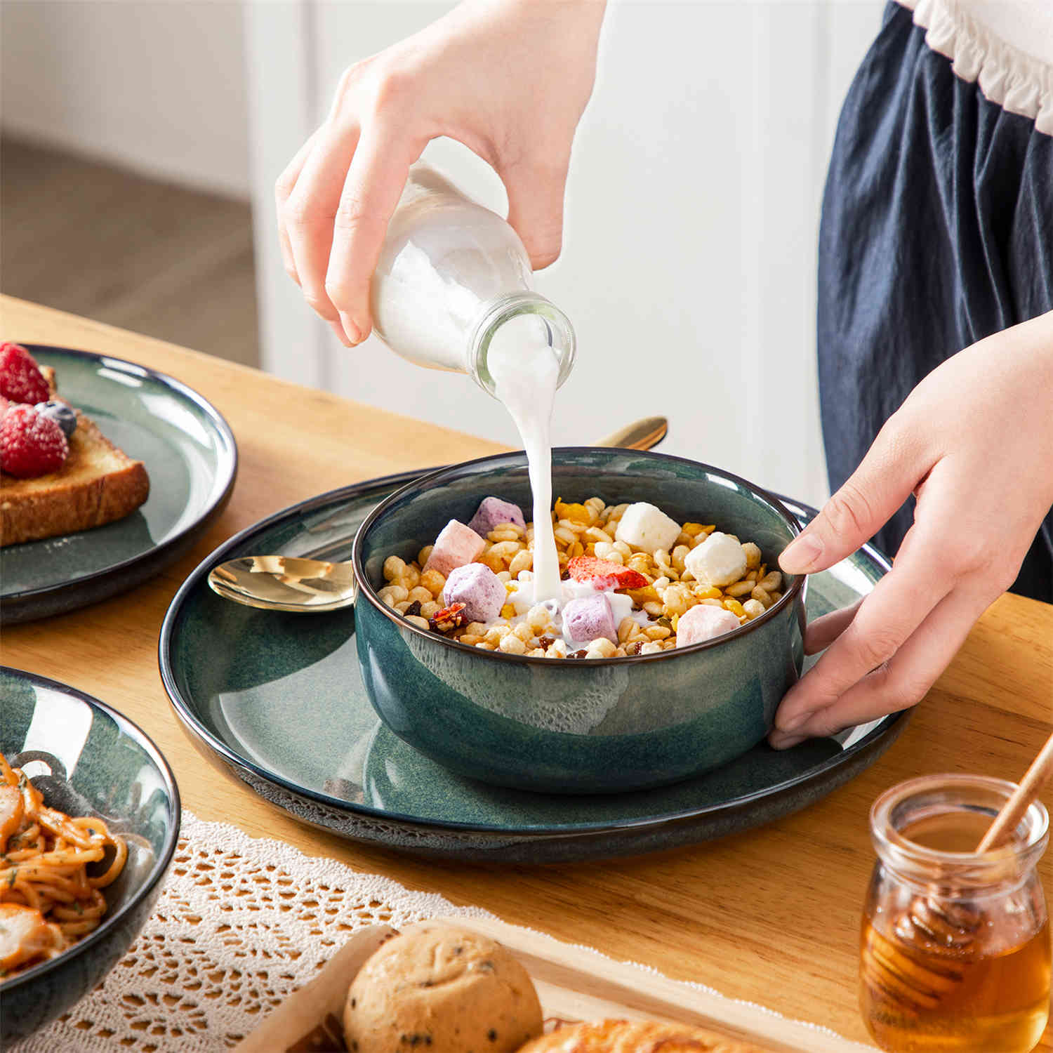 Starry Lipped-Edge 24 Piece Dinnerware Set