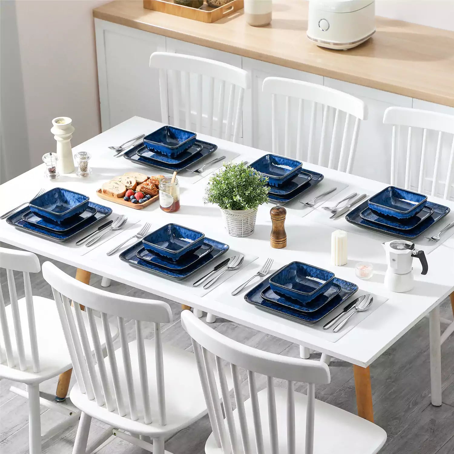 Stern 18 Piece Dinnerware Set