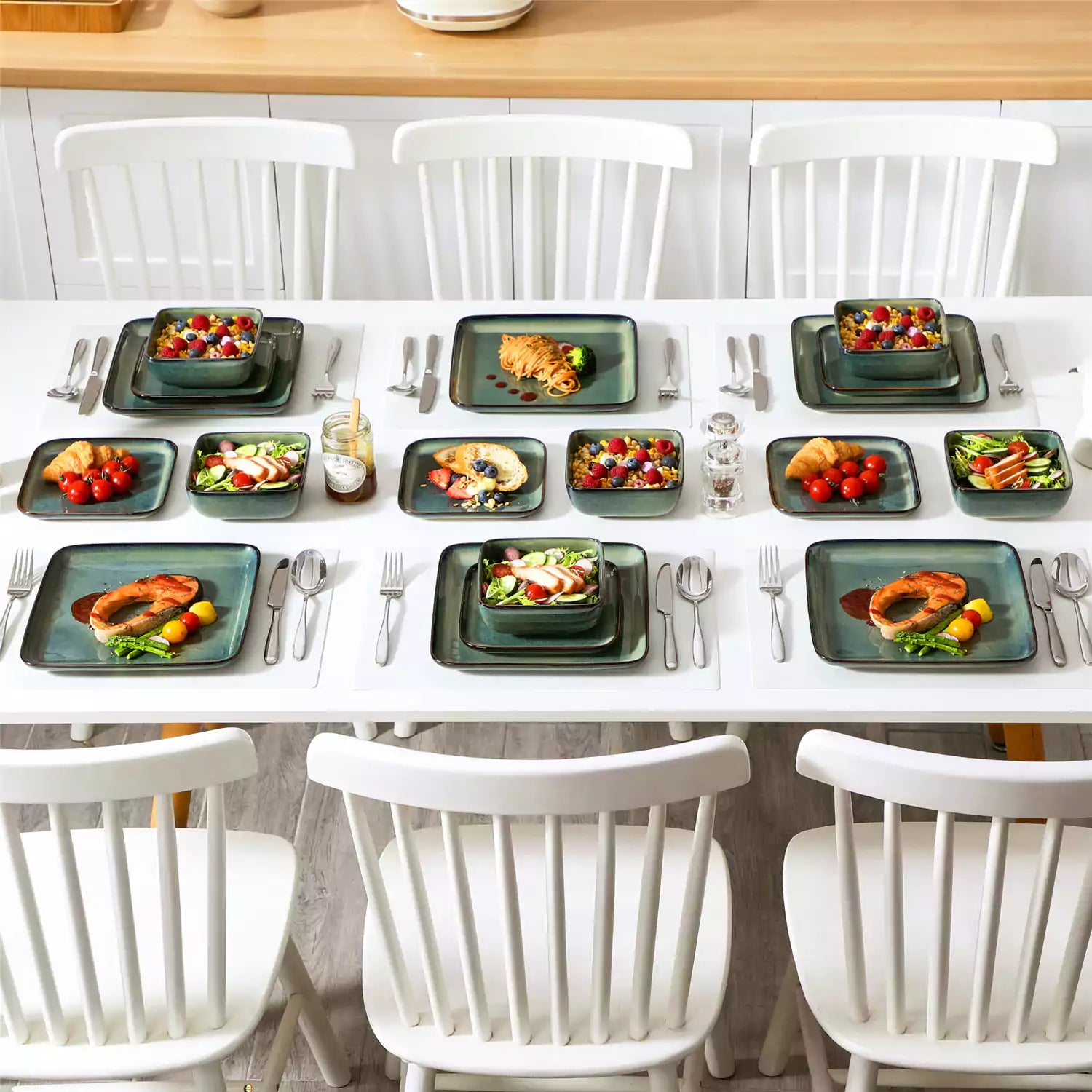 Stern 18 Piece Dinnerware Set