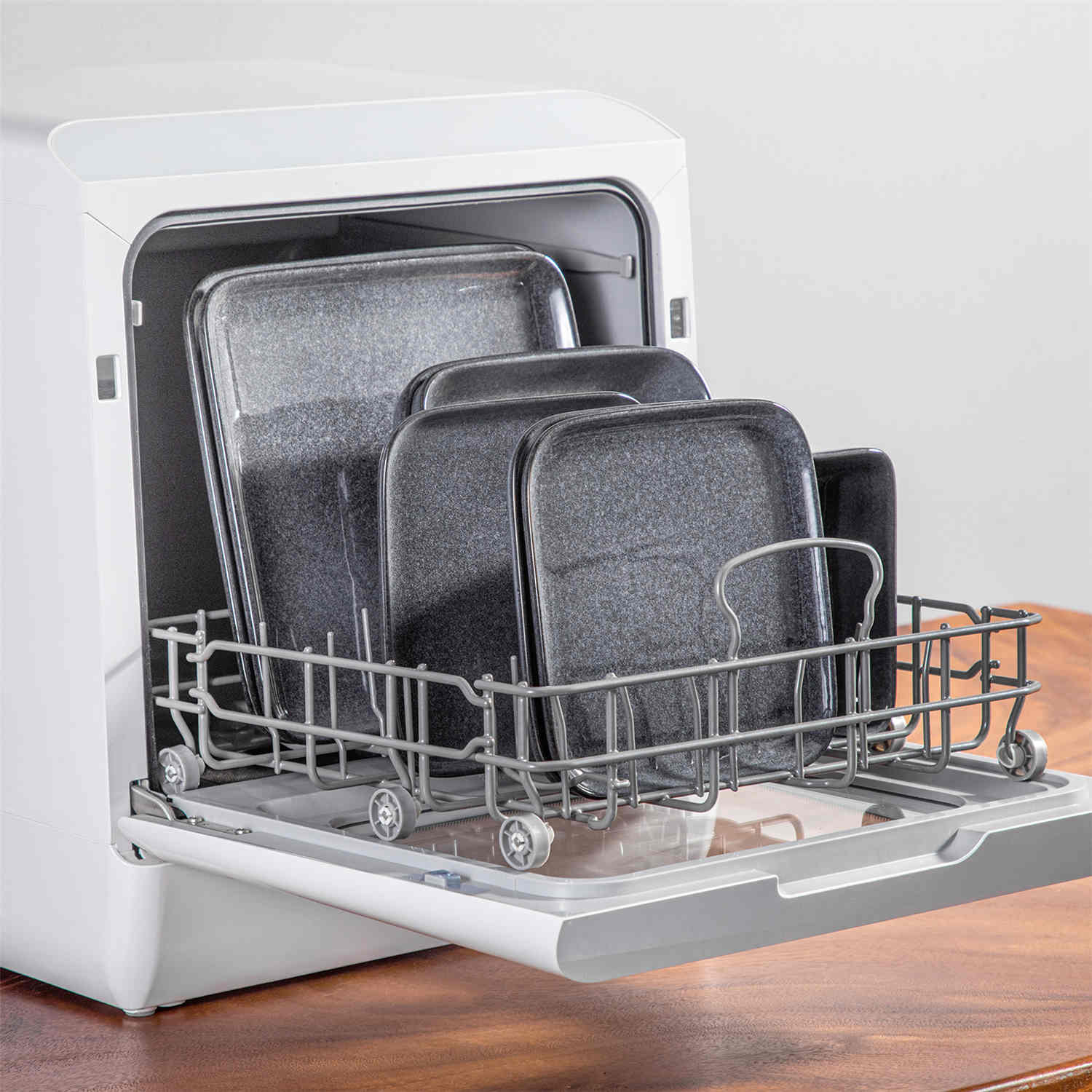 Stern 16 Piece Dinnerware Set