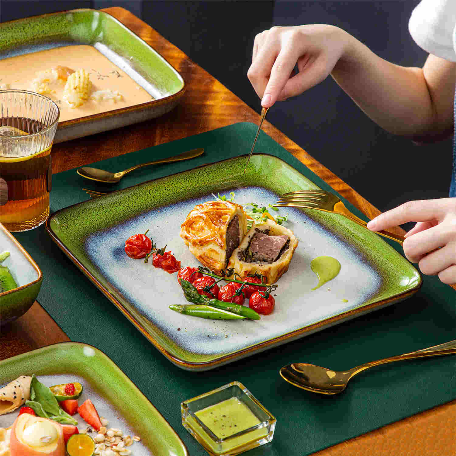 Stern 16 Piece Dinnerware Set