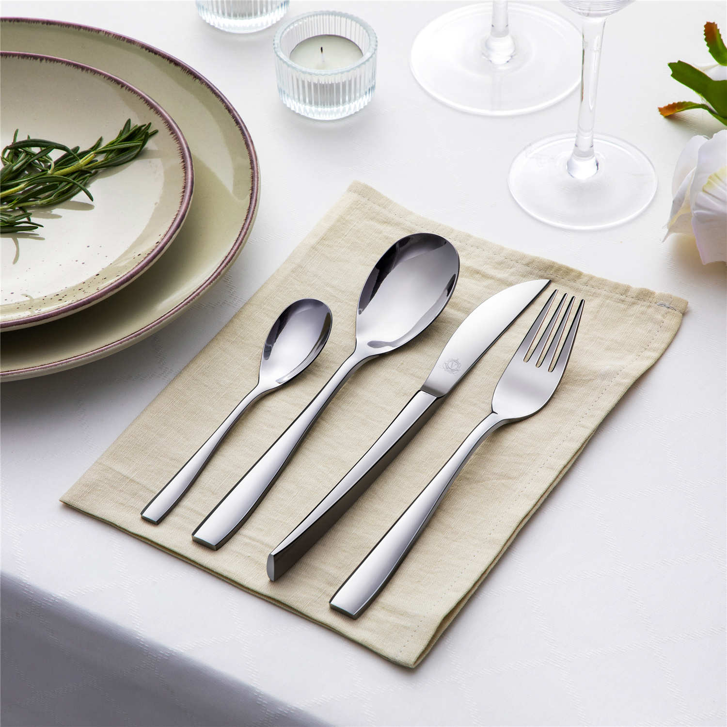 24 Piece Flatware Set Squared Tip Service for 6