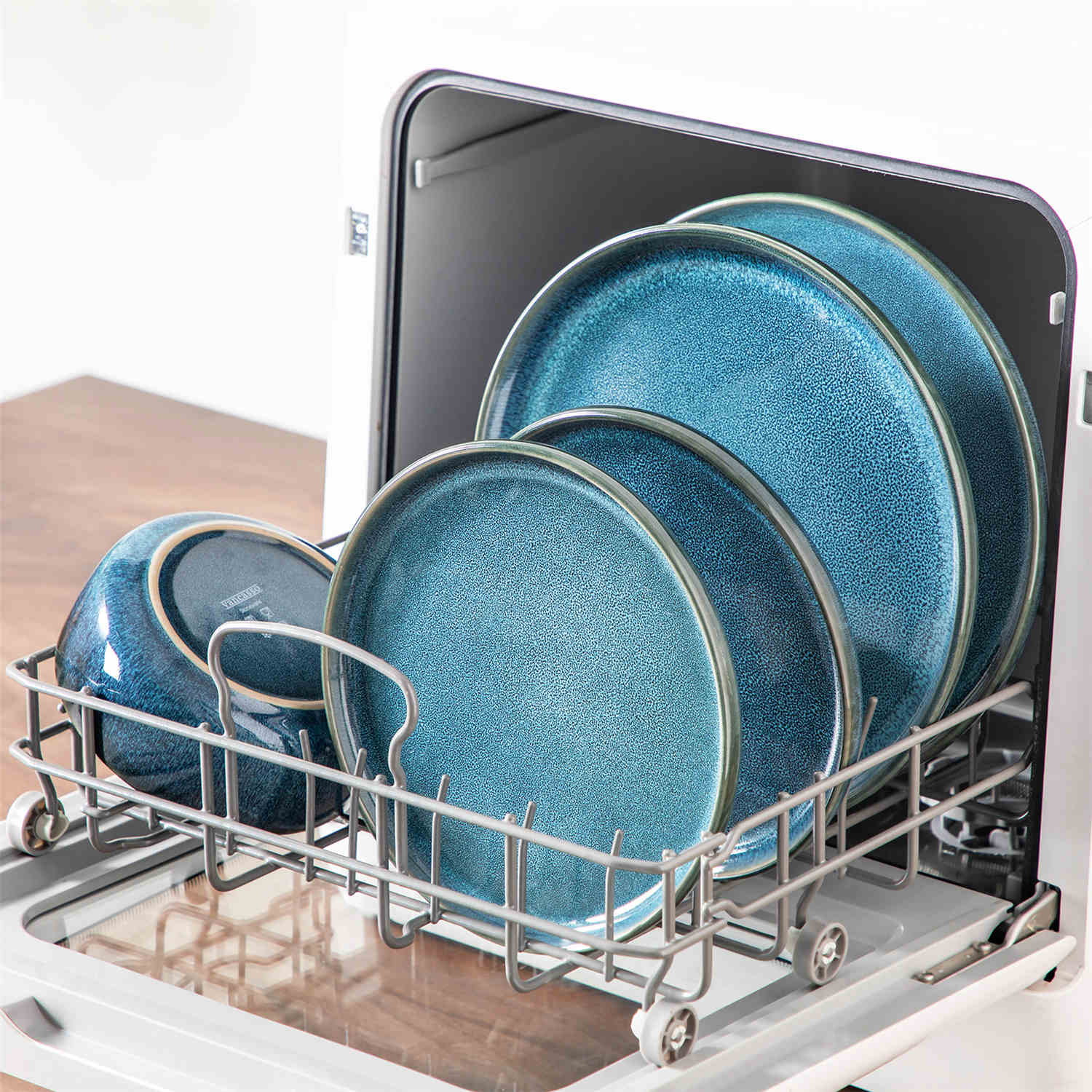 Vega 18 Piece Dinnerware Set