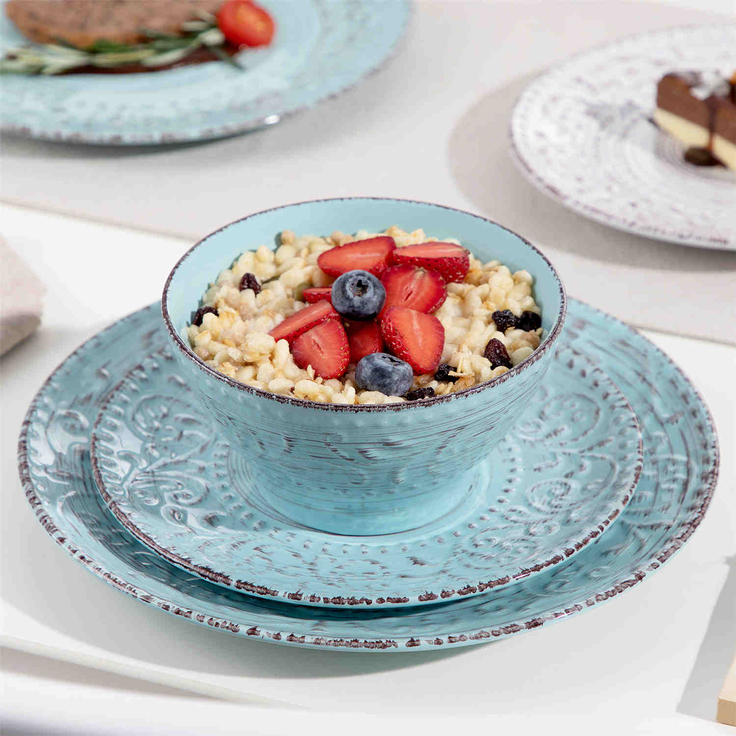 Vine 16 Piece Dinnerware Set