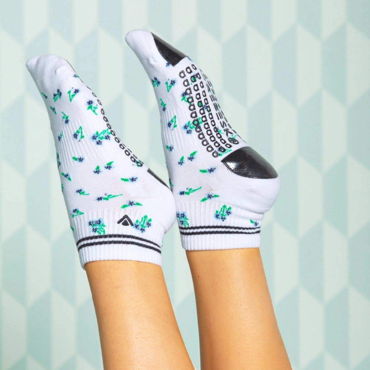 Classic Ankle Grip Socks - Blue Flower (Barre / Pilates)