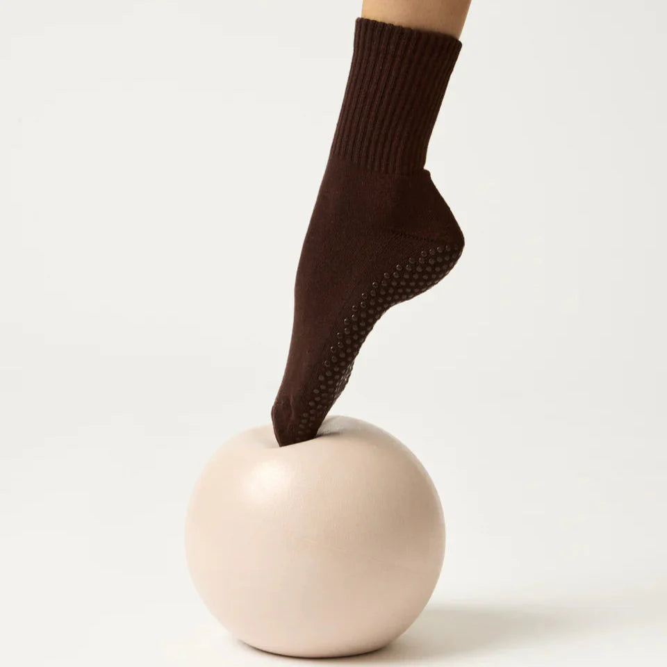 Essential Crew Grip Socks (Barre / Pilates)