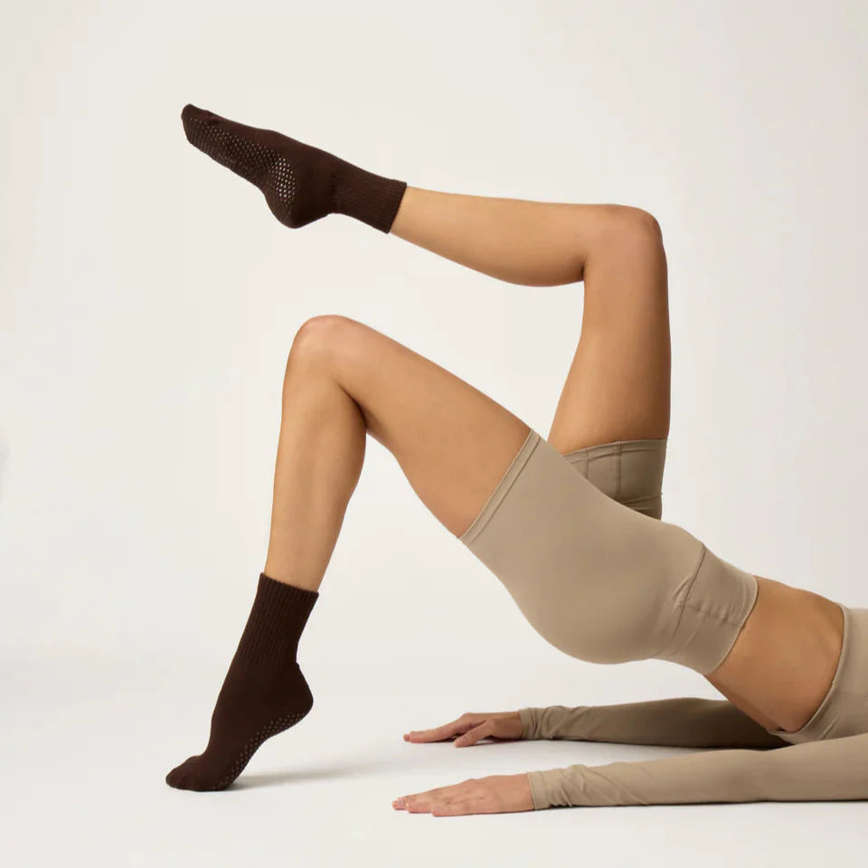 Essential Crew Grip Socks (Barre / Pilates)