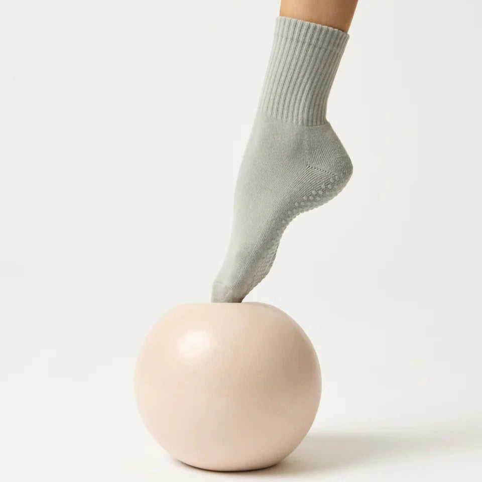 Essential Crew Grip Socks (Barre / Pilates)