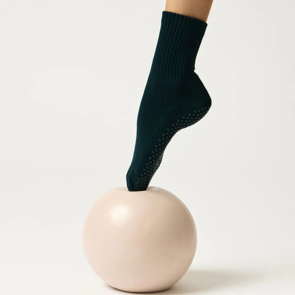 Essential Crew Grip Socks (Barre / Pilates)