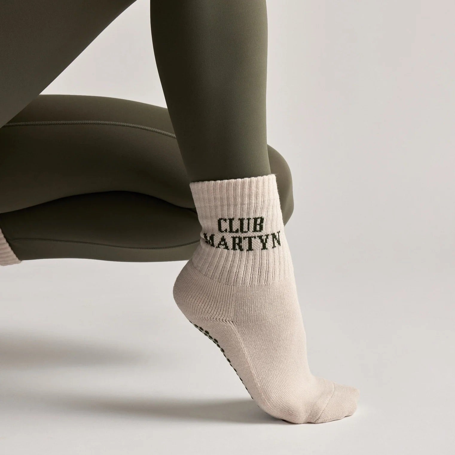 Signature Crew - Grip Socks - (Barre / Pilates)
