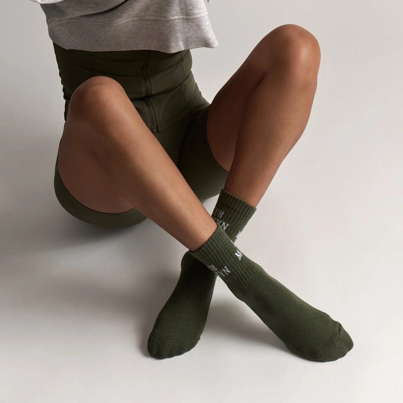 Signature Crew - Grip Socks - (Barre / Pilates)
