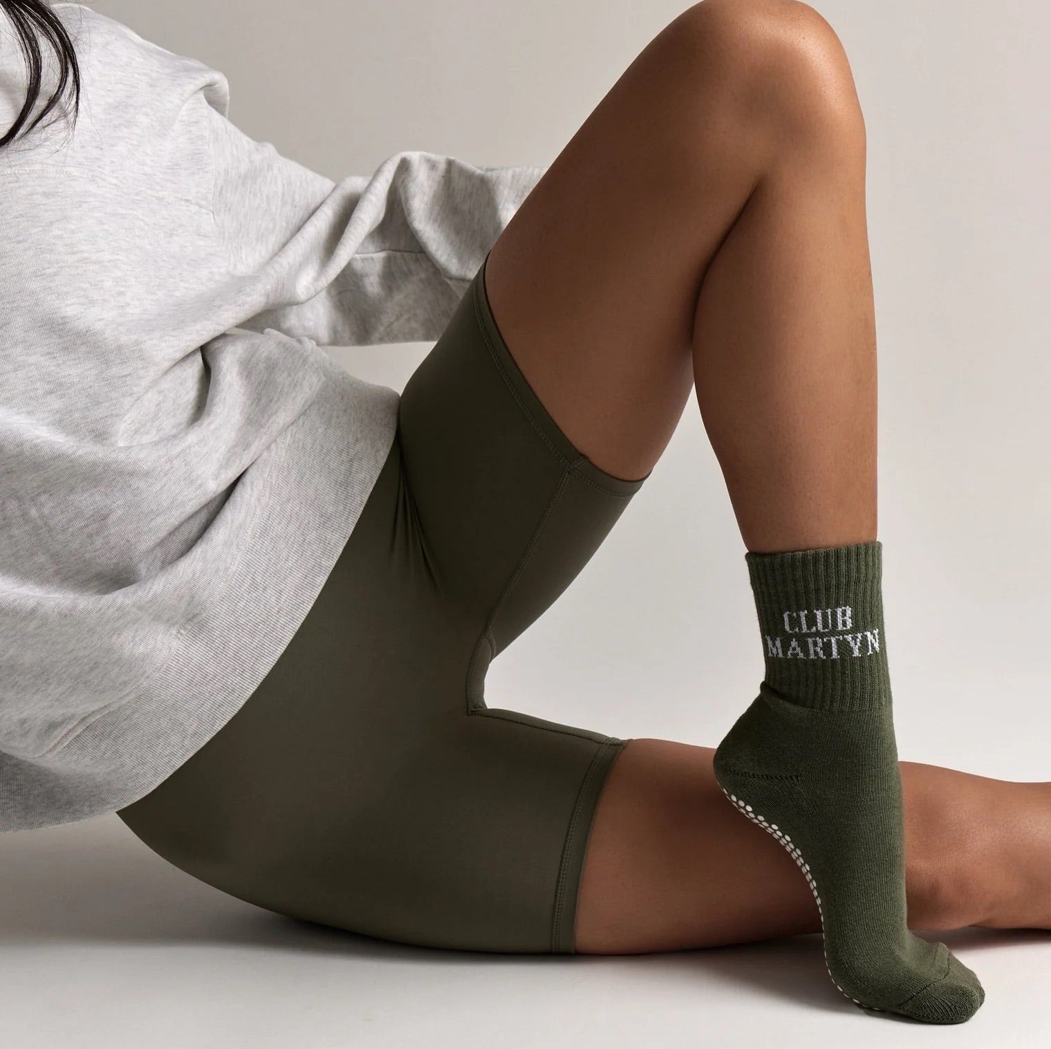 Signature Crew - Grip Socks - (Barre / Pilates)