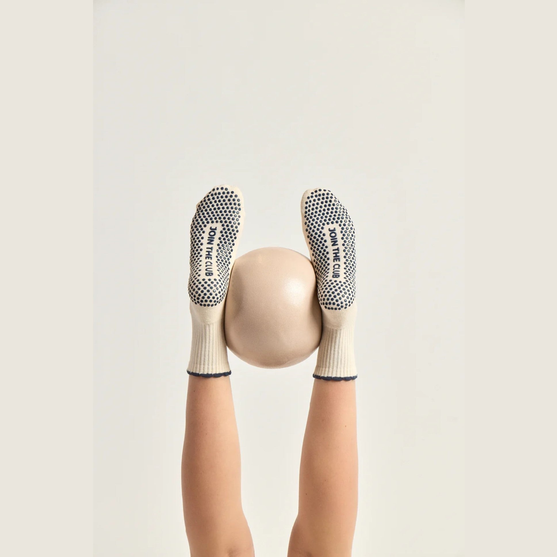Scallop Edge Crew Grip Socks - (Barre / Pilates)