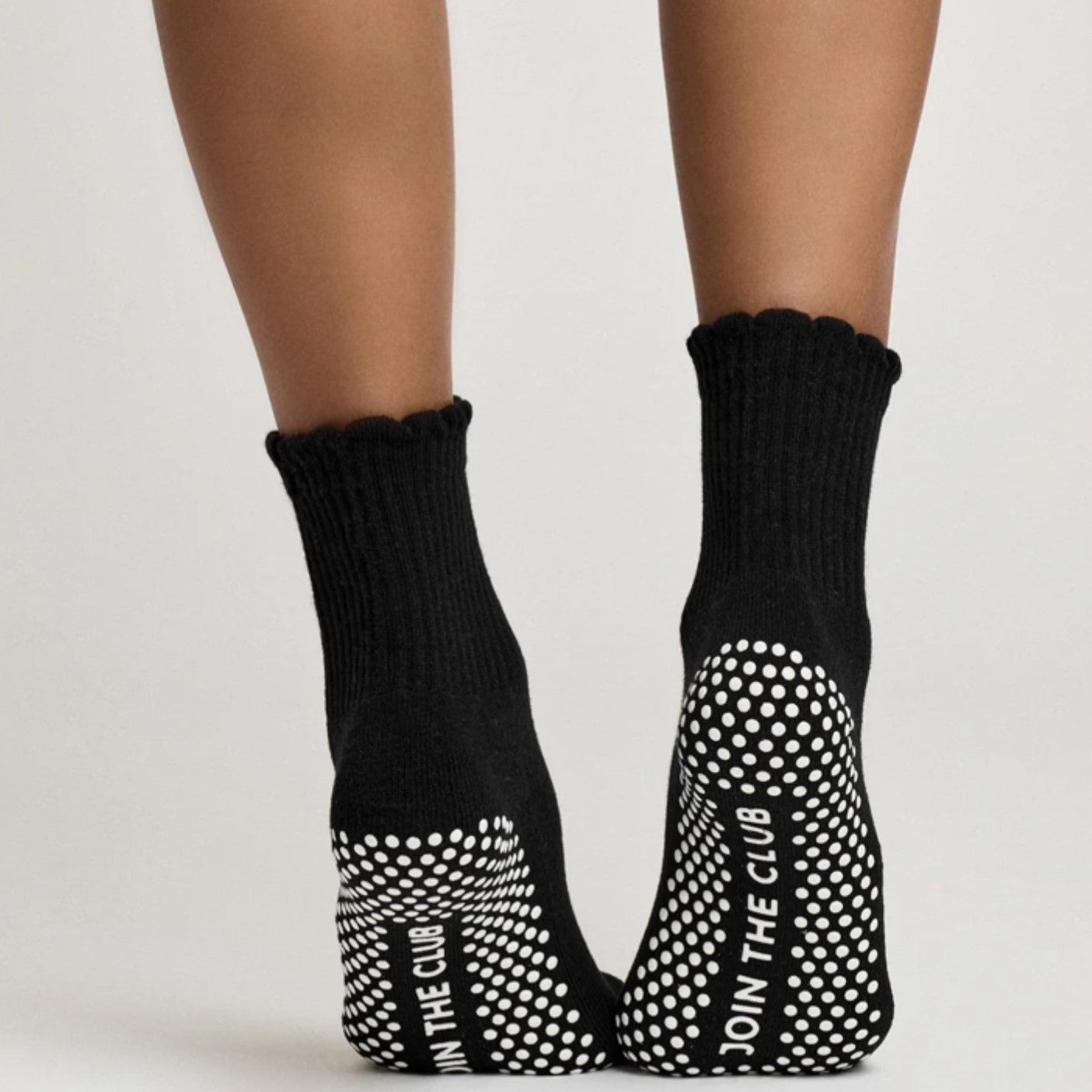 Scallop Edge Crew Grip Socks - (Barre / Pilates)