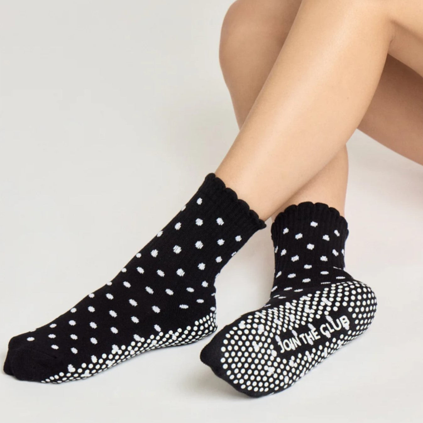 Scallop Edge Crew Grip Socks - (Barre / Pilates)