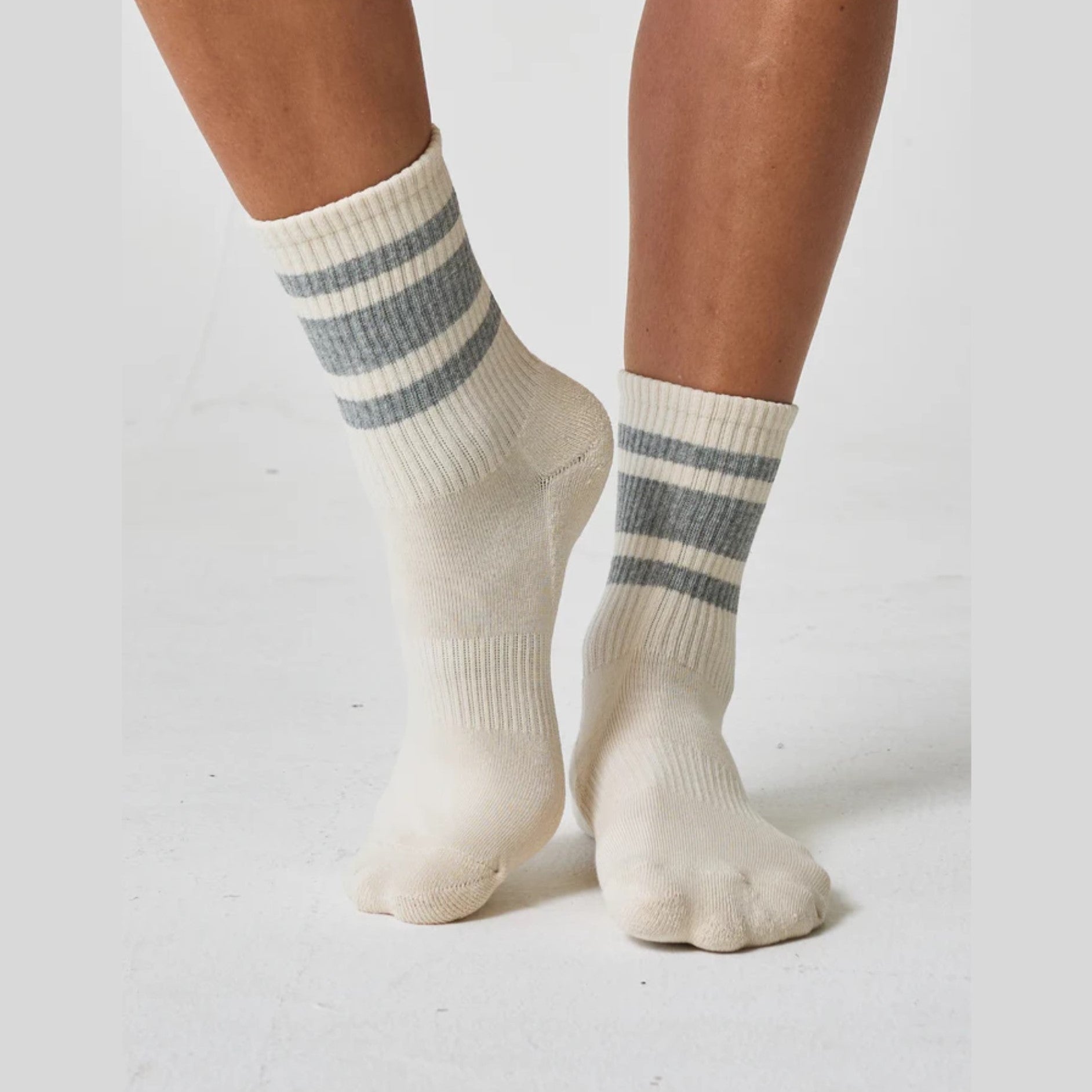 Everyday Retro Crew Socks - Grey (No Grip)