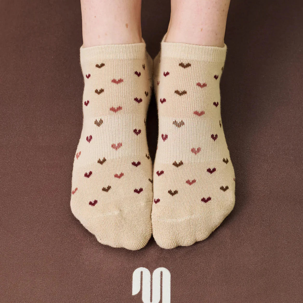 Classic Low Rise Grip Socks - Hearts Aflutter (Barre / Pilates)